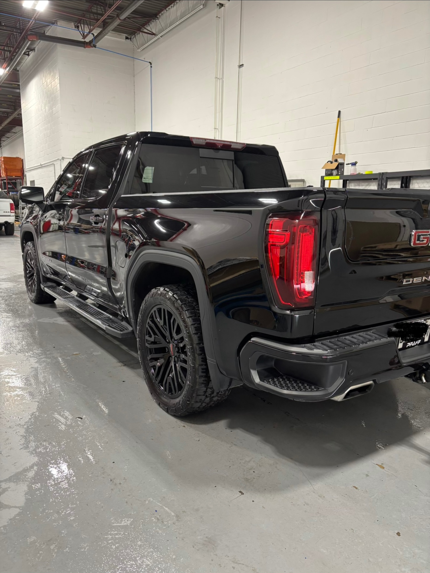 Photo 2 from auction – 2023 GMC SIERRA 1500 DENALI with VIN 3GTUUGED1PG243249