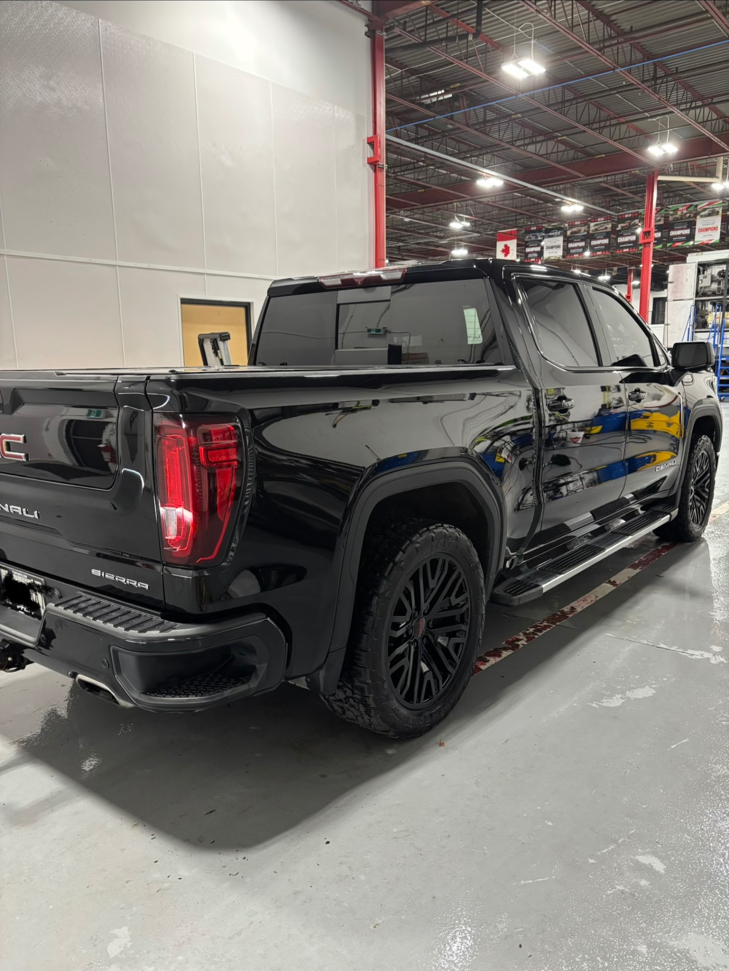 Photo 4 from auction – 2023 GMC SIERRA 1500 DENALI with VIN 3GTUUGED1PG243249