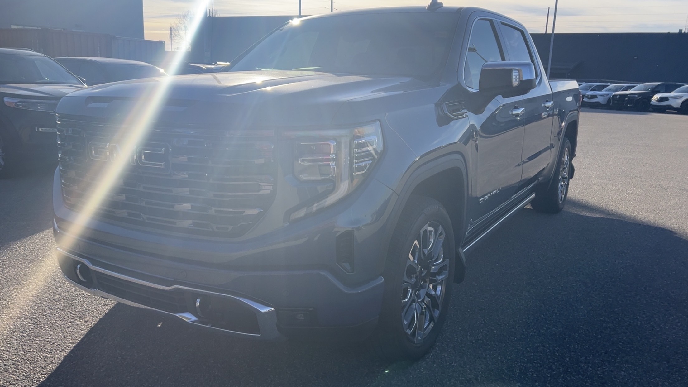 GMC SIERRA 1500 DENALI ULTIMATE 2025 с VIN 1GTUUHE80SZ272758 - Снимка от търг