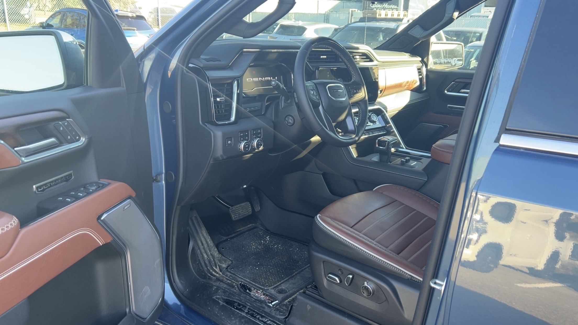 Снимка 5 от търг – 2025 GMC SIERRA 1500 DENALI ULTIMATE с VIN 1GTUUHE80SZ272758