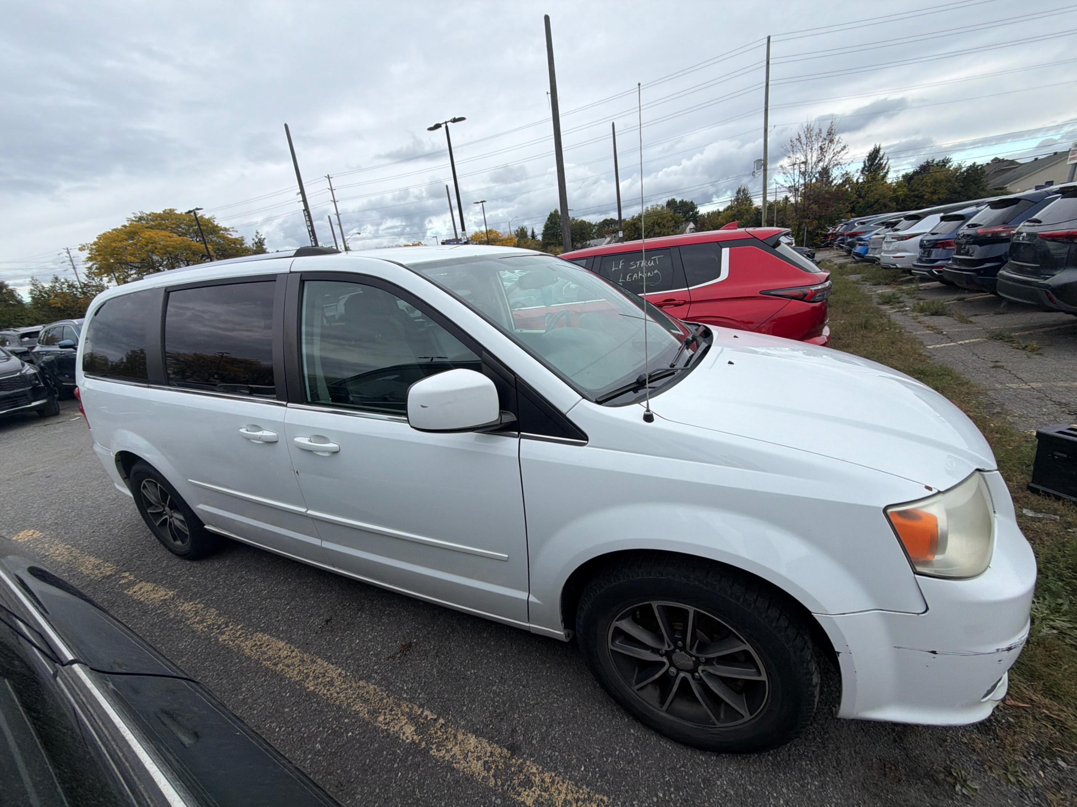 Photo 3 from auction – 2016 DODGE GRAND CARAVAN SXT PREMIUM PLUS with VIN 2C4RDGBGXGR331389