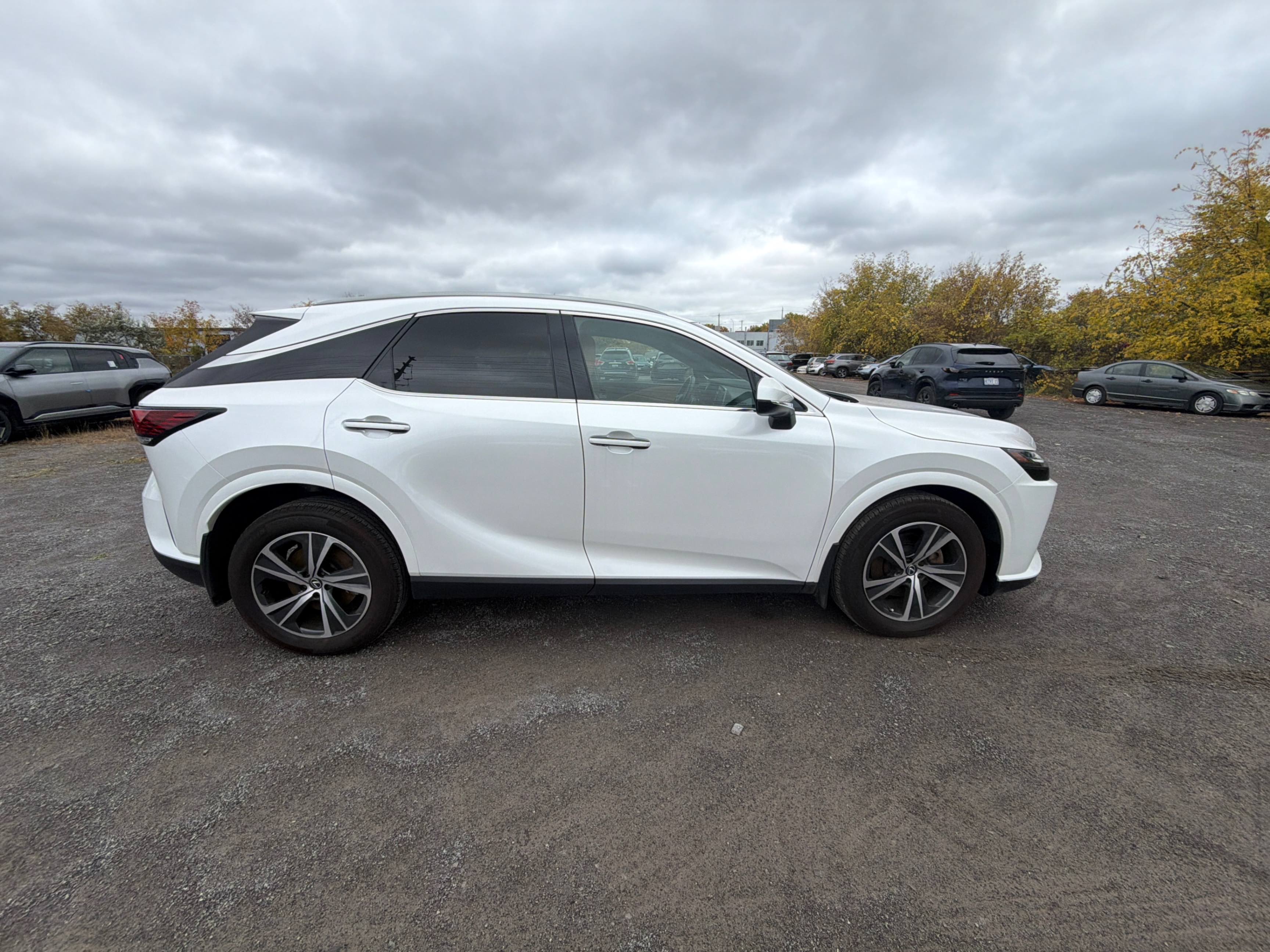 Photo 3 from auction – 2023 LEXUS RX RX 350 with VIN 2T2BAMCA2PC007688