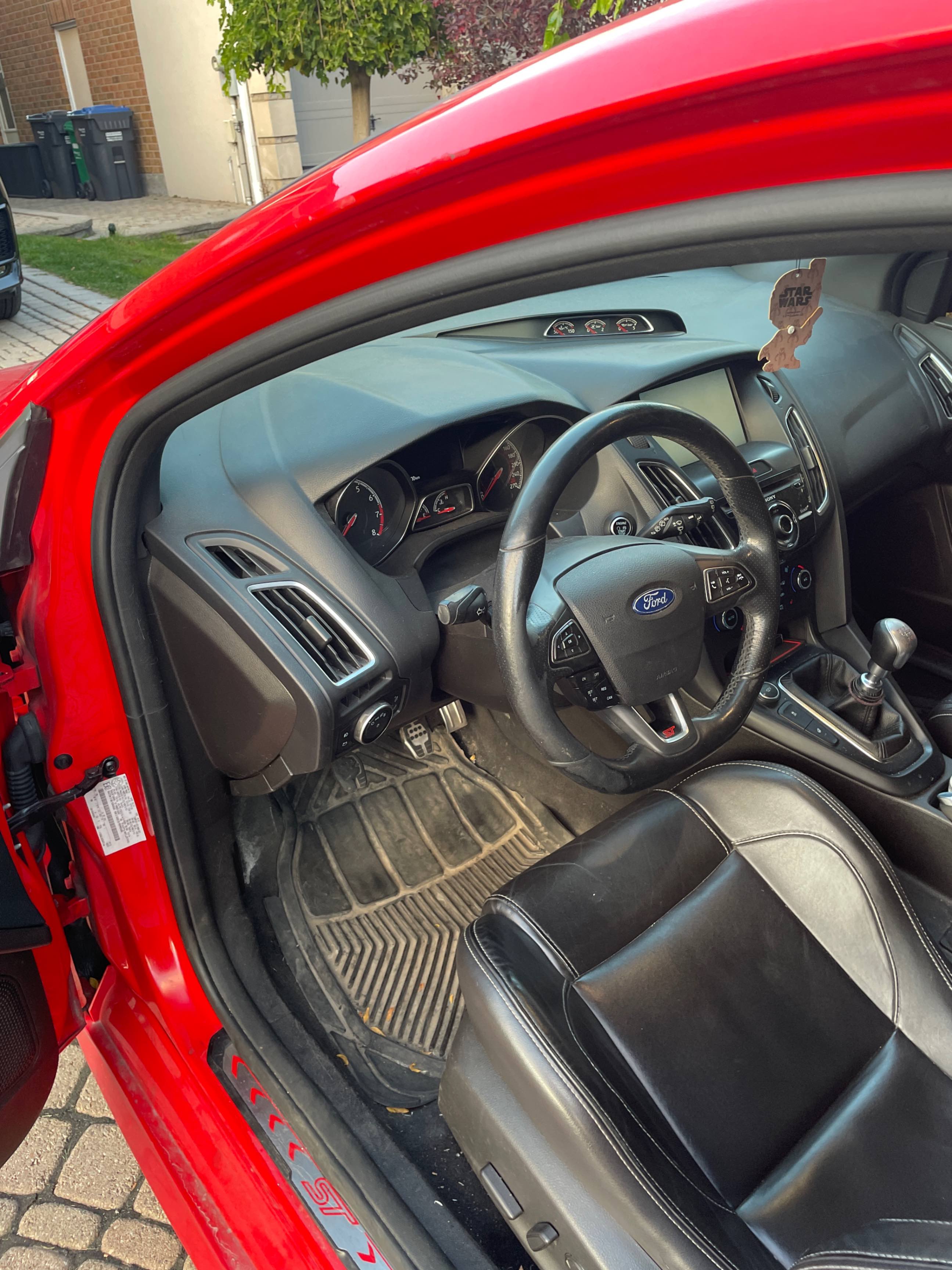 Снимка 5 от търг – 2015 FORD FOCUS ST с VIN 1FADP3L98FL257655