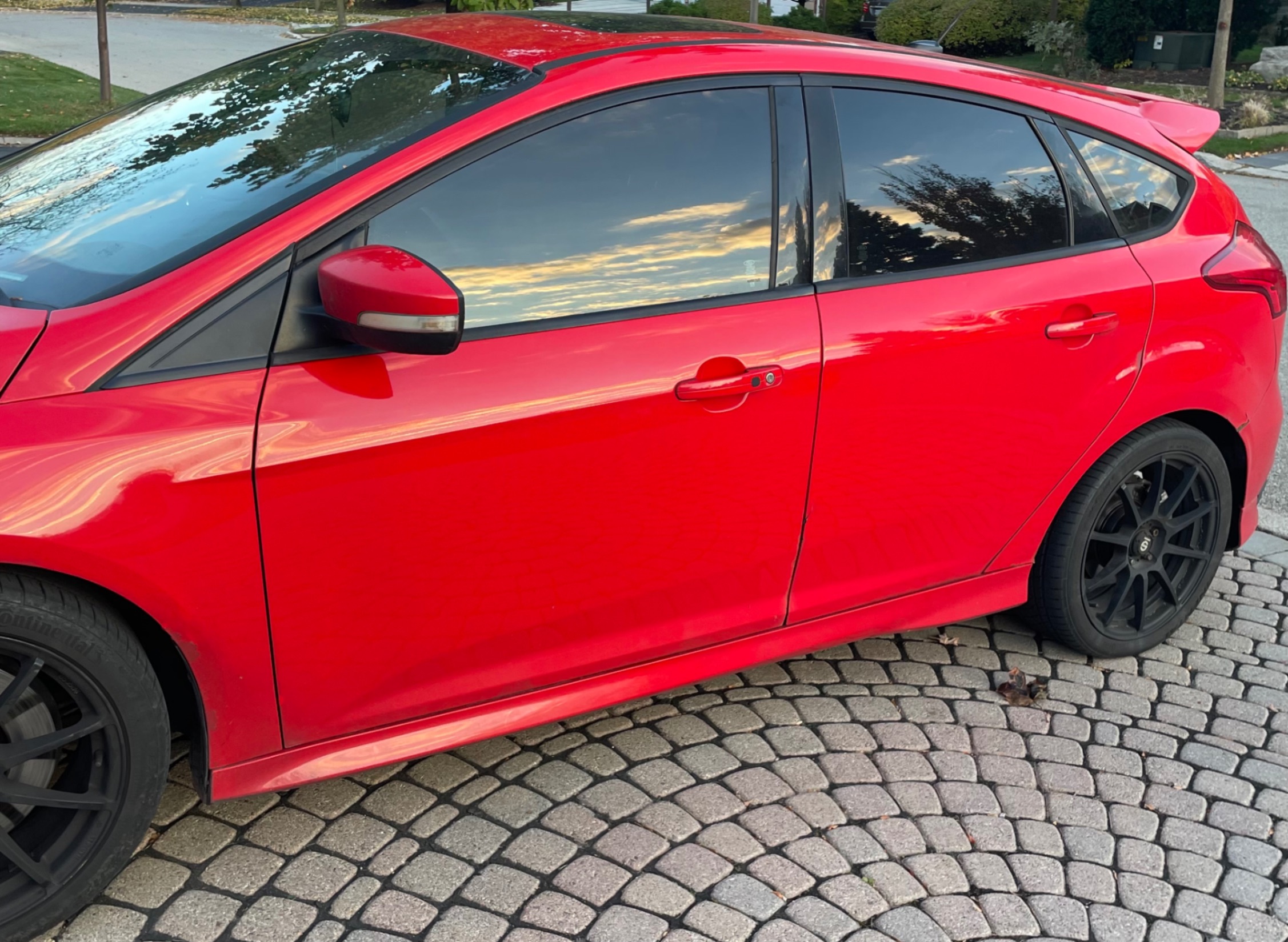 Снимка 2 от търг – 2015 FORD FOCUS ST с VIN 1FADP3L98FL257655