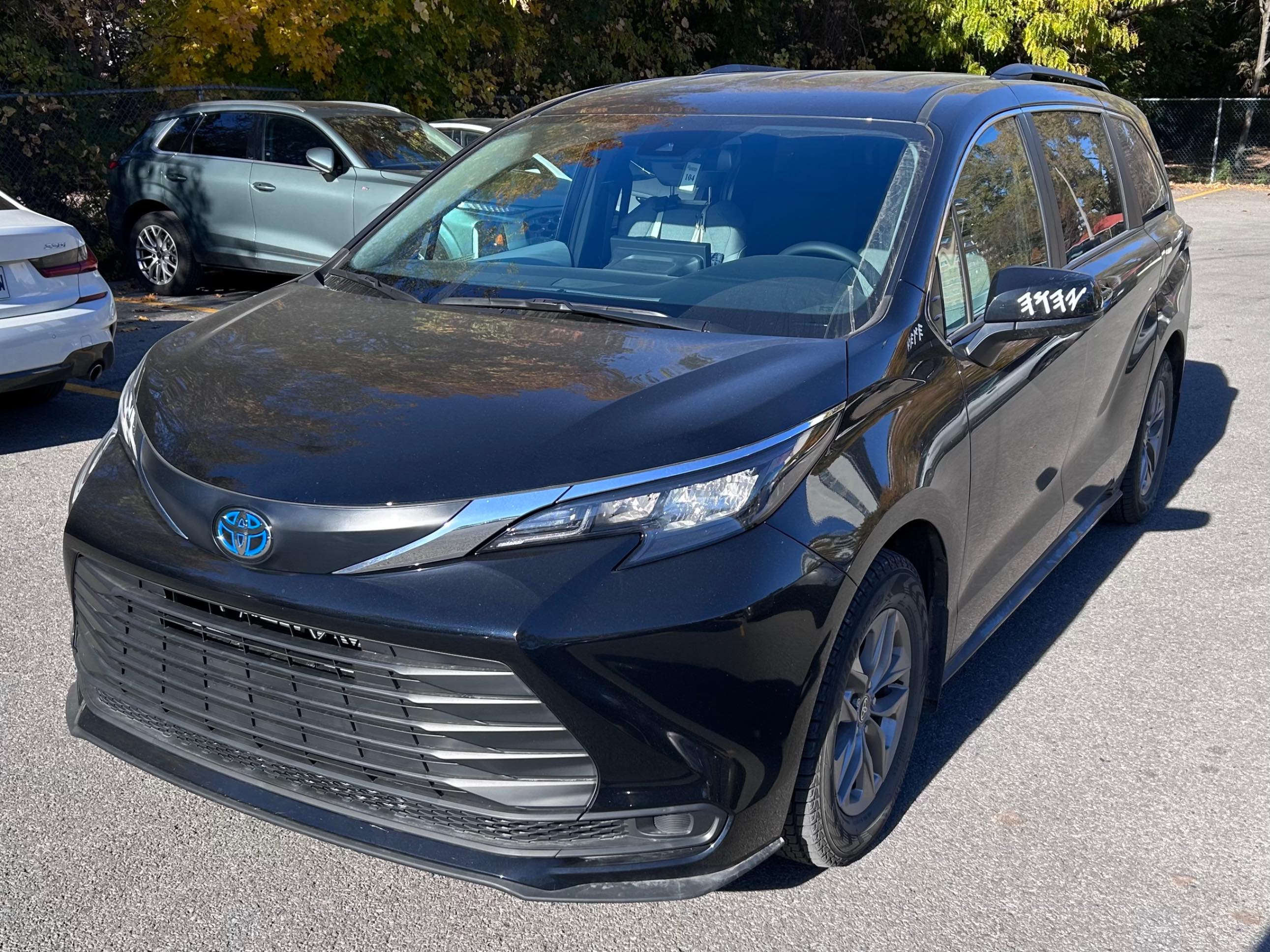 TOYOTA SIENNA LE 8-PASSENGER FWD 2025 с VIN 5TDGRKEC6SS280445 - Снимка от търг