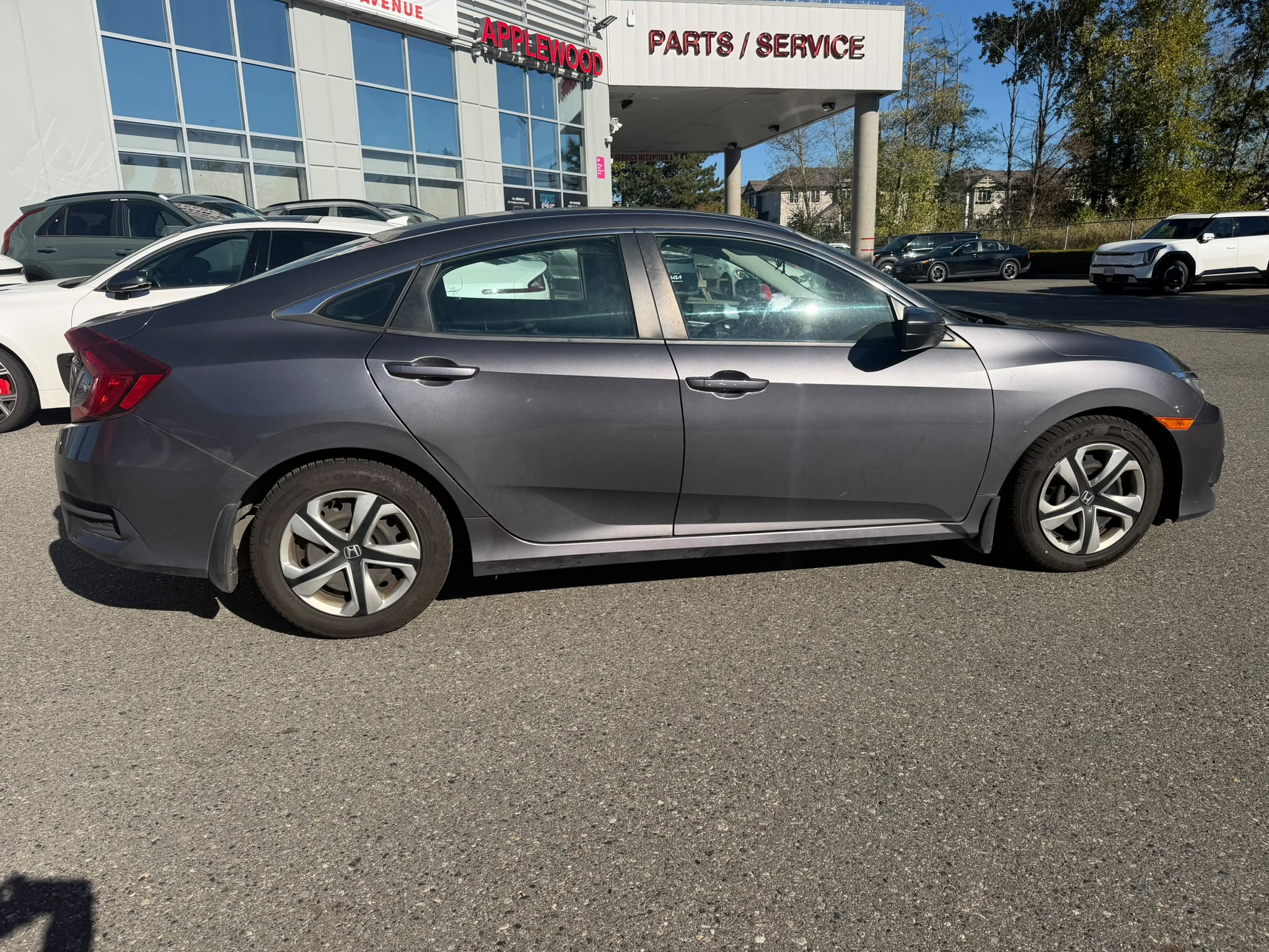 Снимка 3 от търг – 2017 HONDA CIVIC SEDAN LX с VIN 2HGFC2F62HH006240