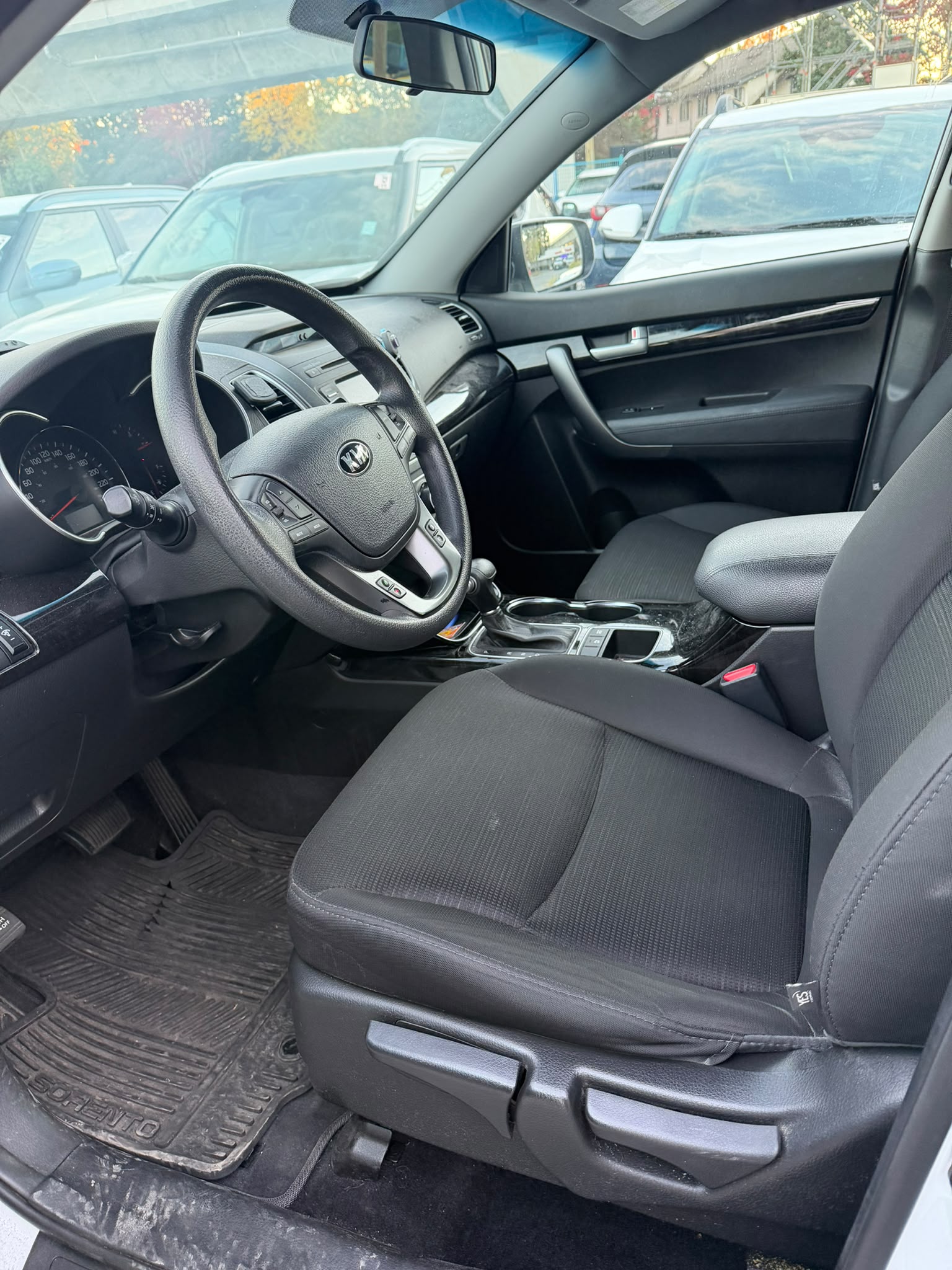 Снимка 9 от търг – 2015 KIA SORENTO LX с VIN 5XYKT3A64FG589111