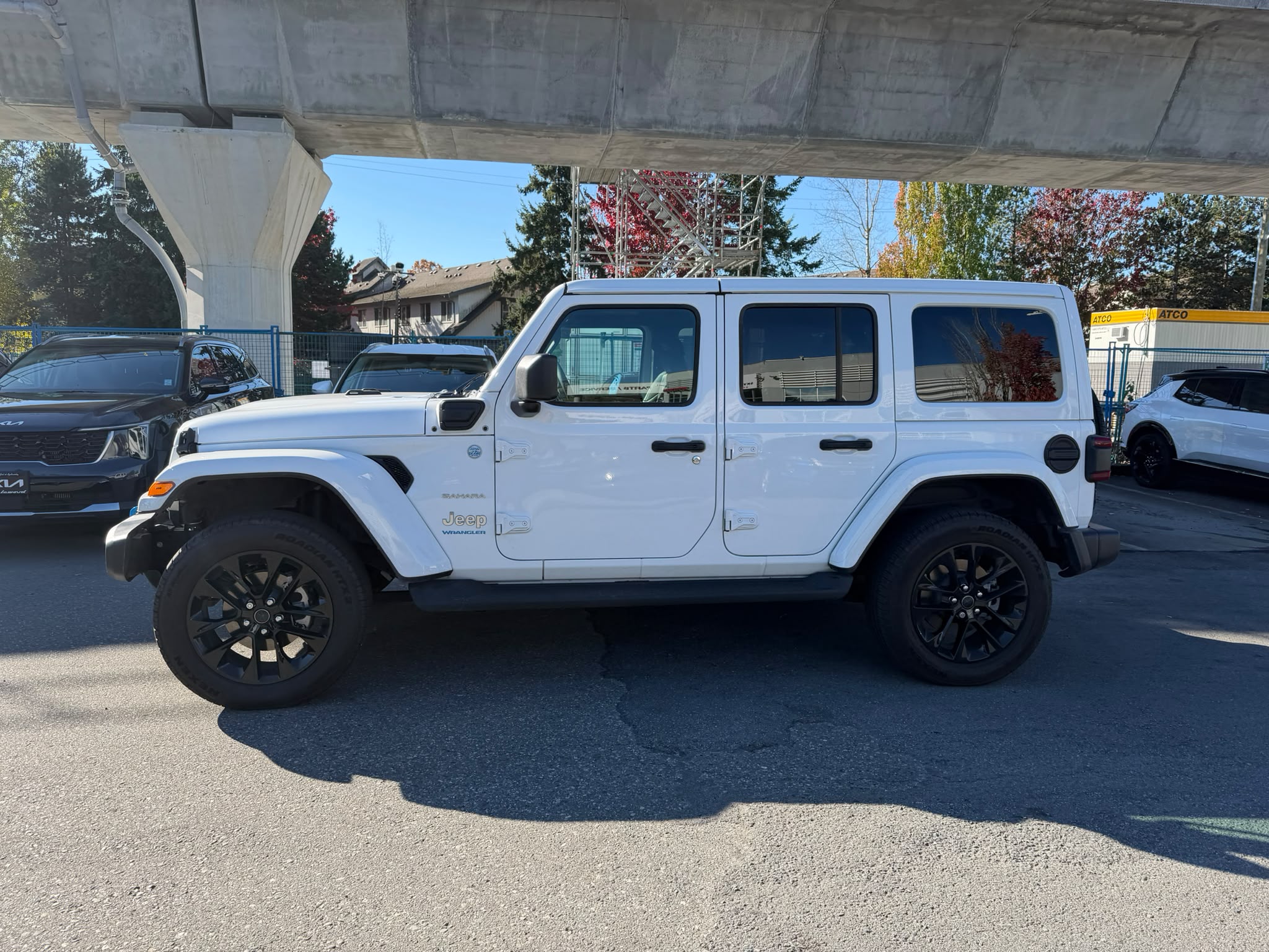 Снимка 2 от търг – 2024 JEEP WRANGLER 4XE SAHARA с VIN 1C4RJXP66RW185284