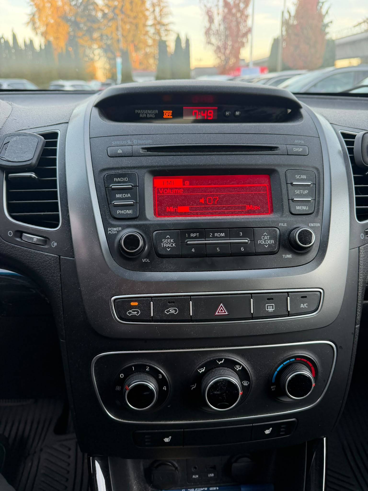 Снимка 18 от търг – 2015 KIA SORENTO LX с VIN 5XYKT3A64FG589111