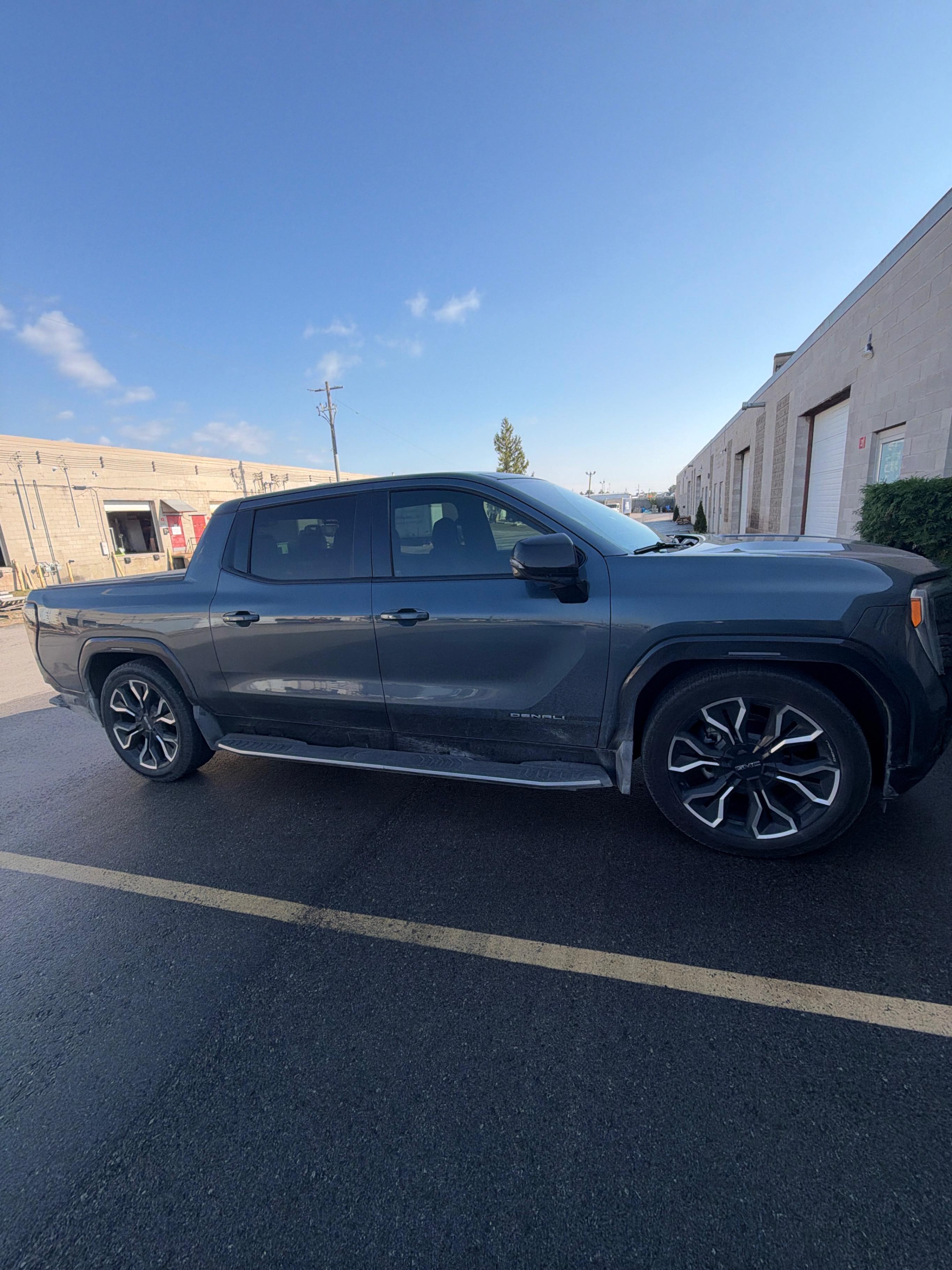 Снимка 3 от търг – 2025 GMC SIERRA EV EXTENDED RANGE DENALI с VIN 1GT10MED3SU409709
