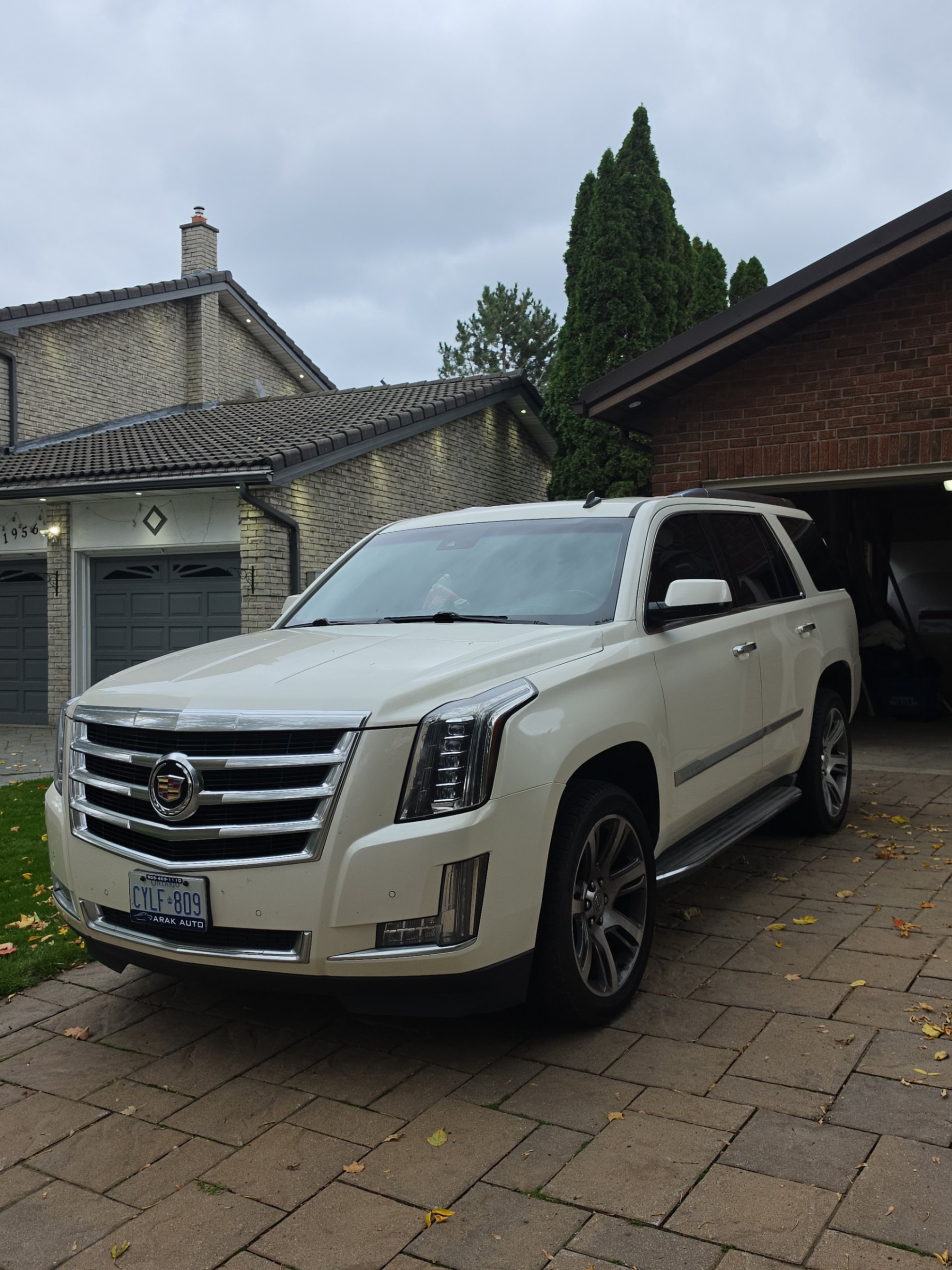 CADILLAC ESCALADE LUXURY 2015 с VIN 1GYS4BKJ0FR307357 - Снимка от търг