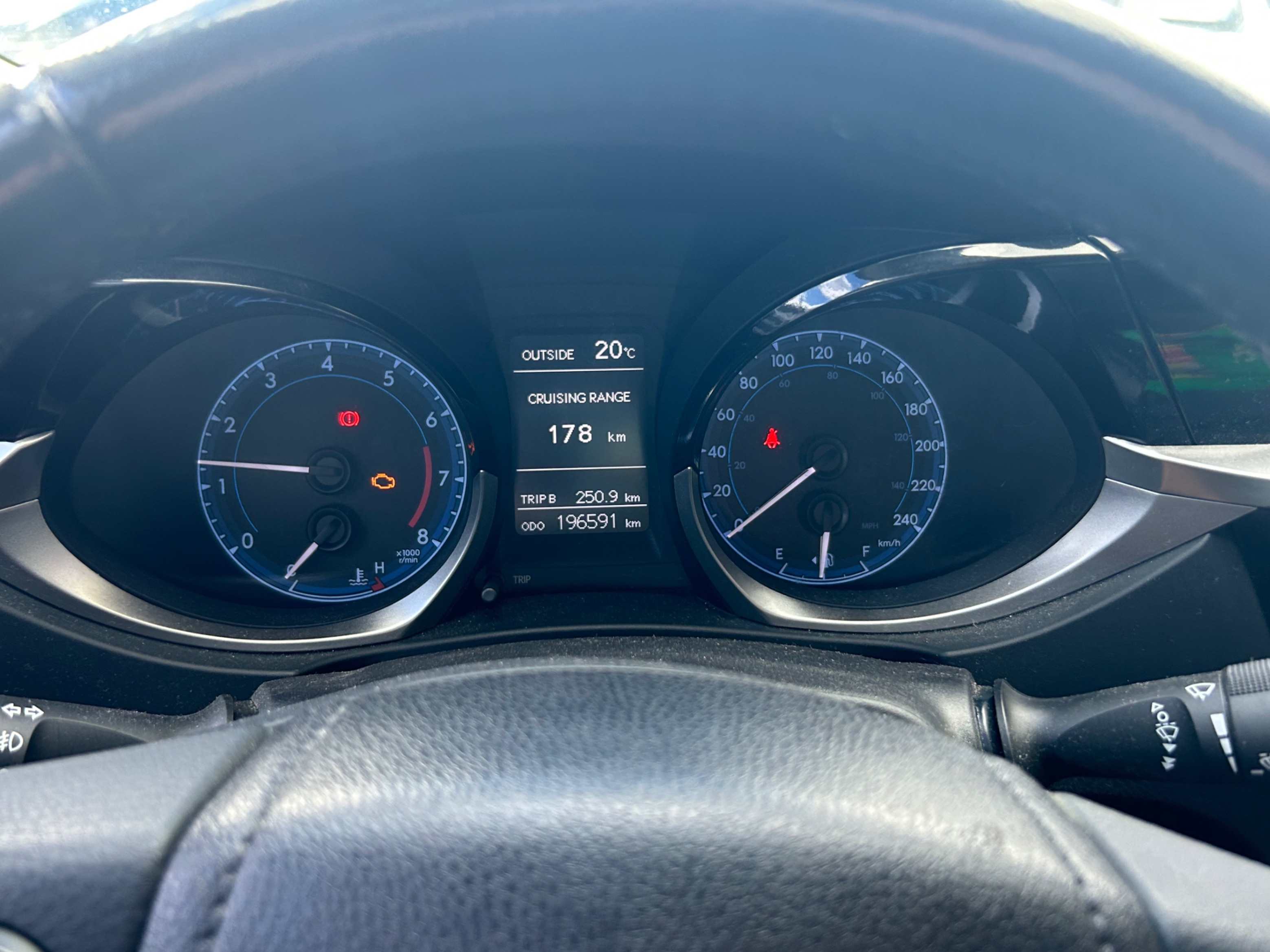 Photo 7 from auction – 2014 TOYOTA COROLLA 4DR SDN with VIN 2T1BURHE8EC066388
