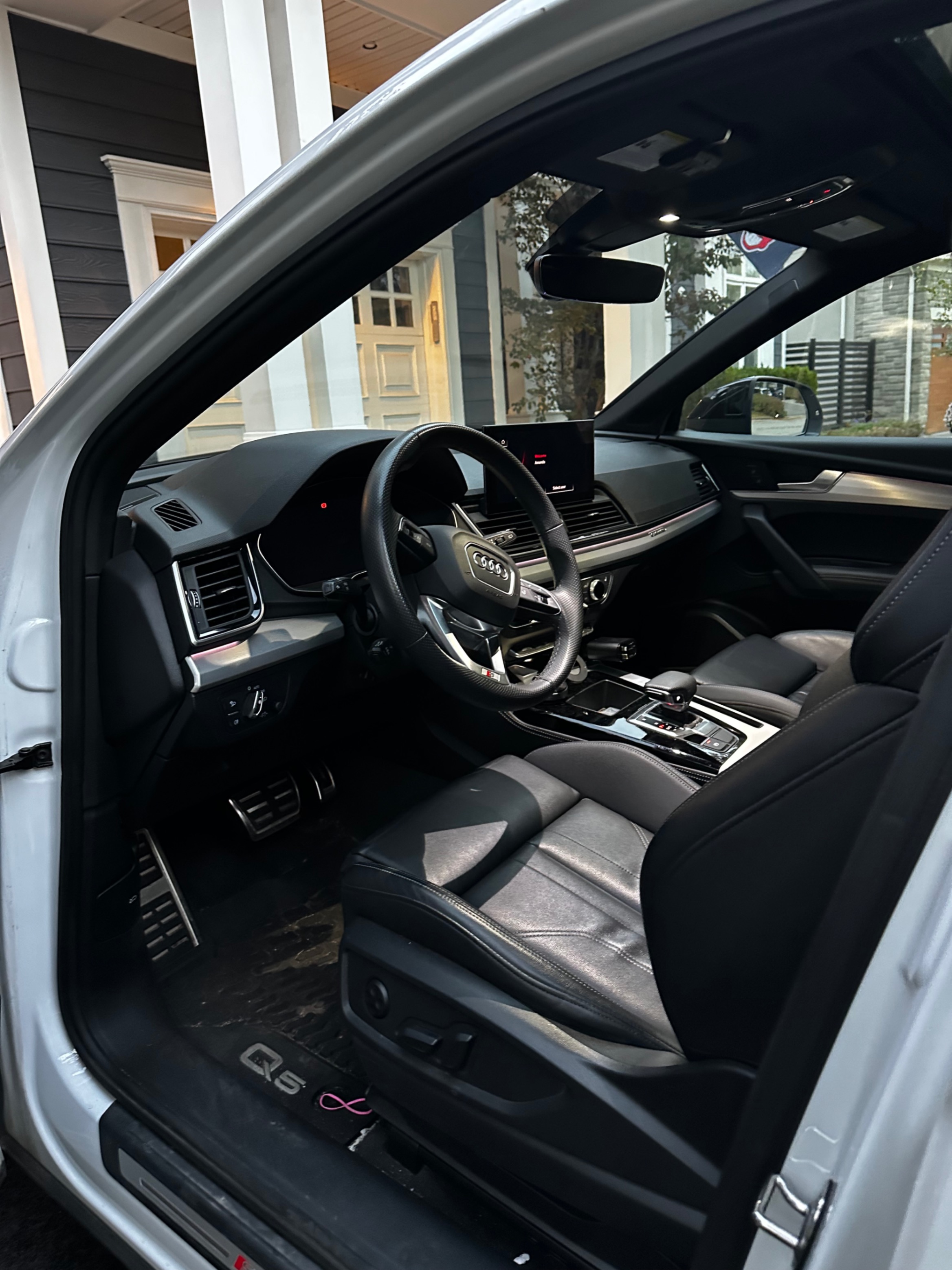 Photo 5 from auction – 2024 AUDI Q5 TECHNIK with VIN WA1FAAFY5R2011355