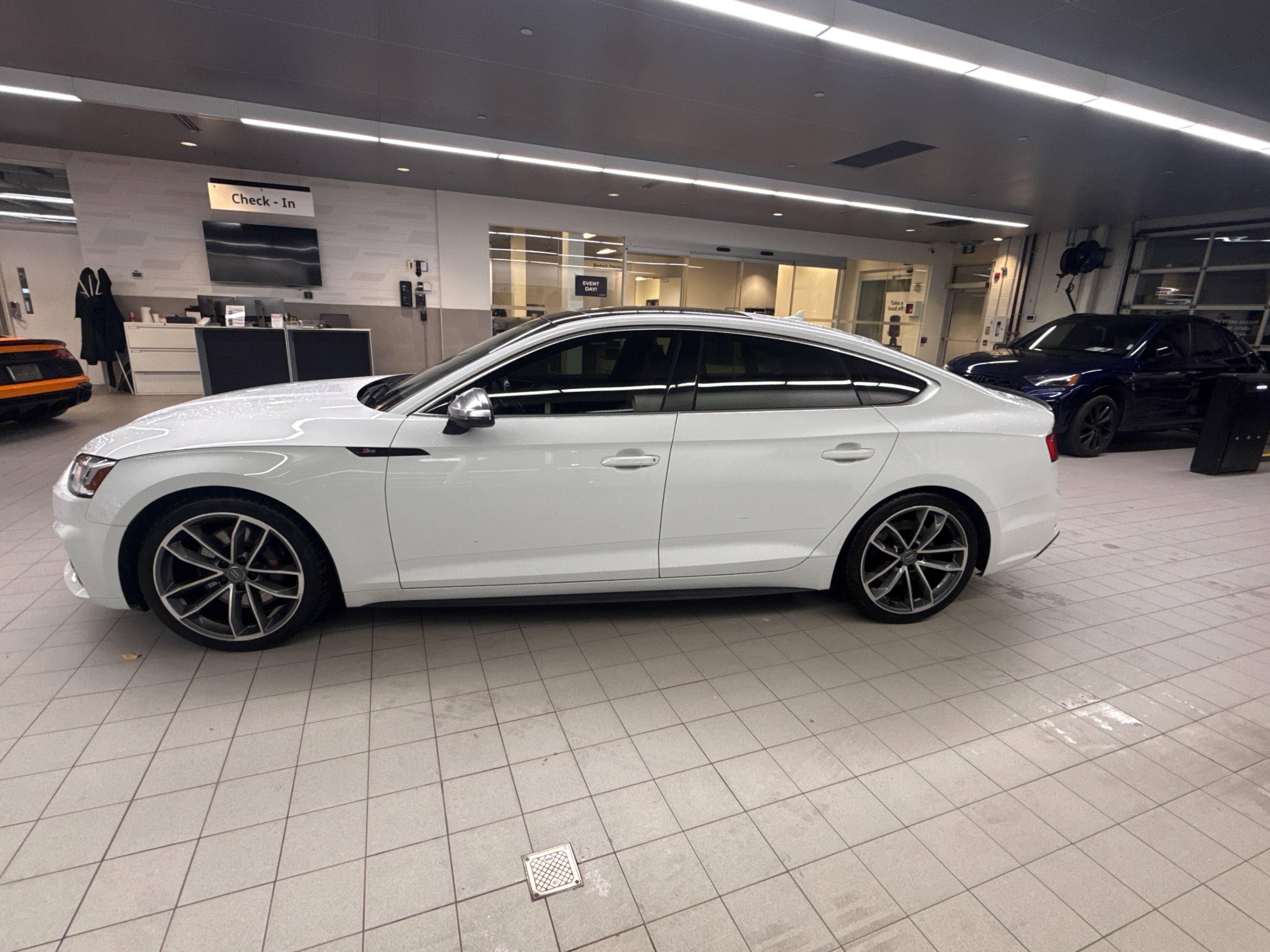 Photo 2 from auction – 2018 AUDI S5 SPORTBACK TECHNIK with VIN WAUC4CF59JA008080