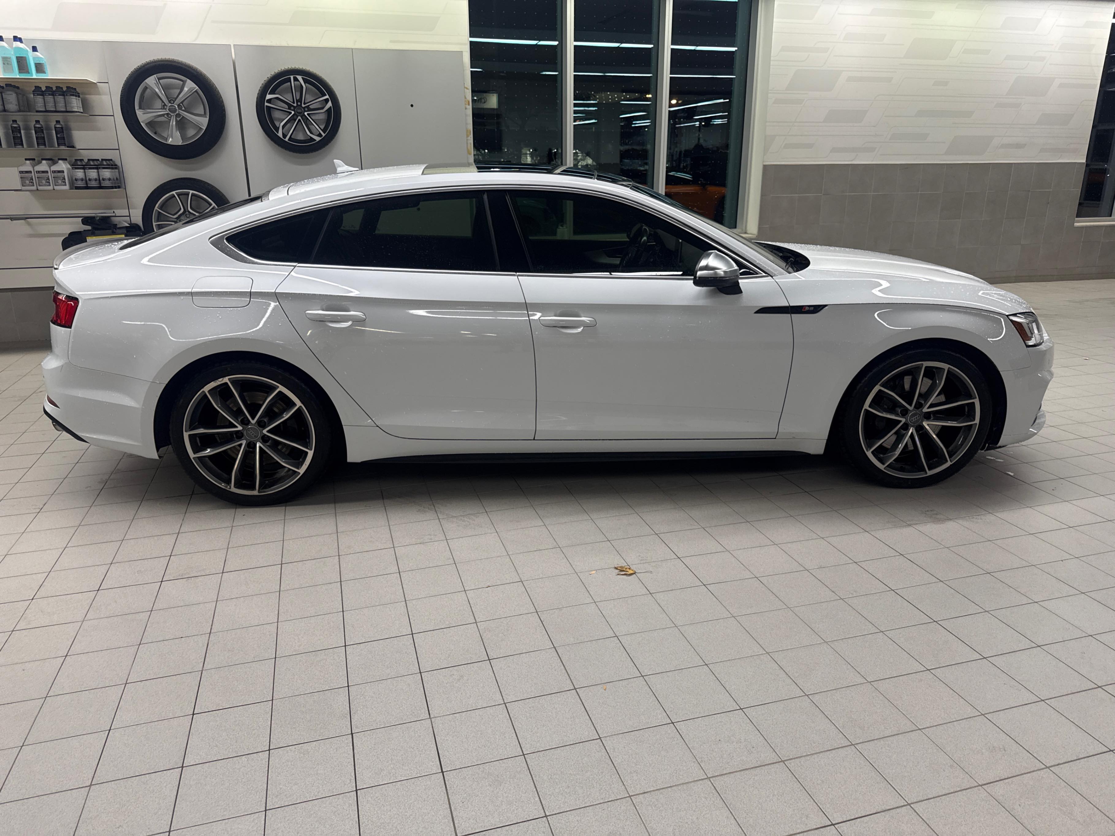 Photo 3 from auction – 2018 AUDI S5 SPORTBACK TECHNIK with VIN WAUC4CF59JA008080