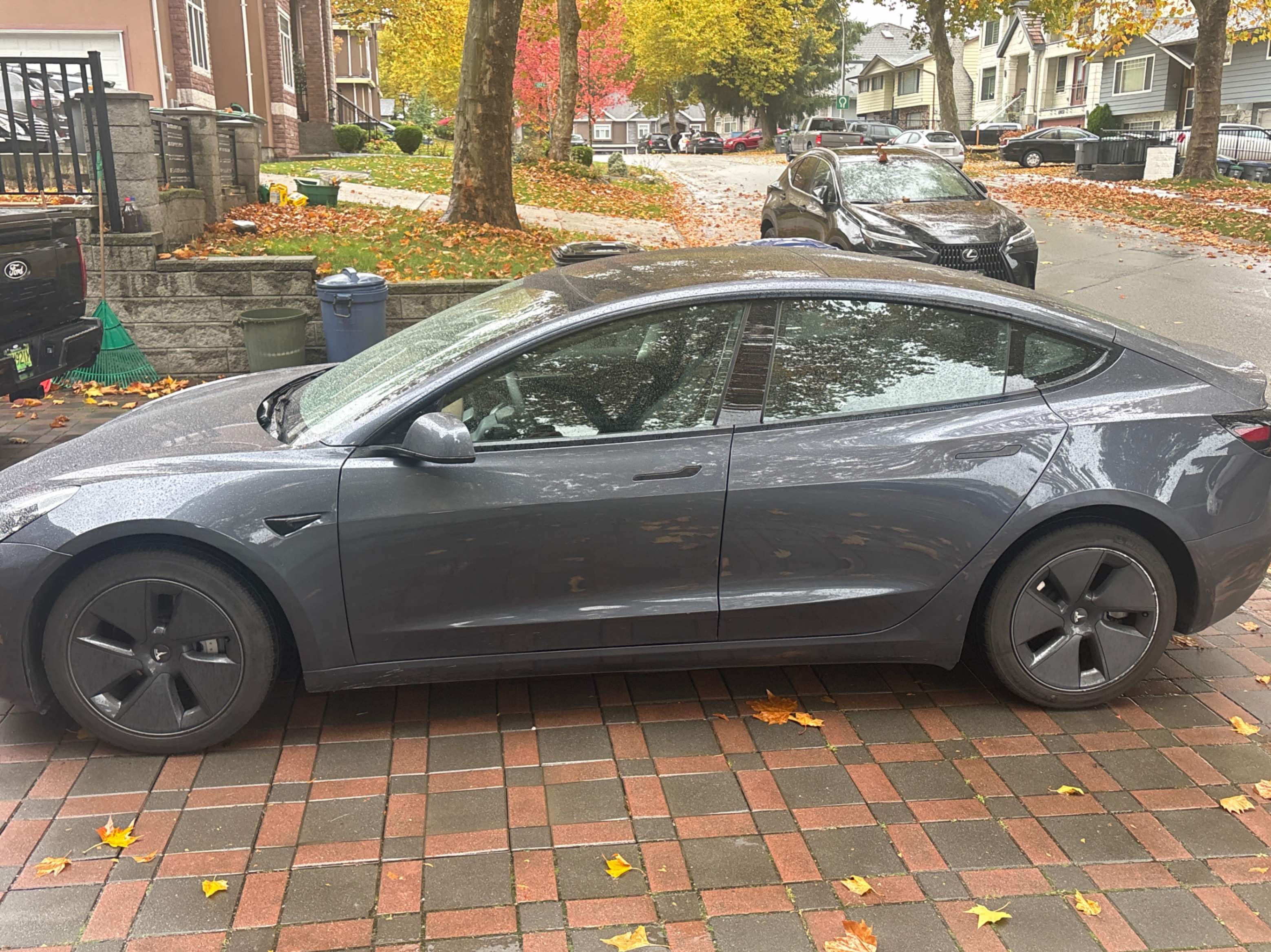 Снимка 2 от търг – 2023 TESLA MODEL 3 RWD с VIN 5YJ3E1EA1PF399907