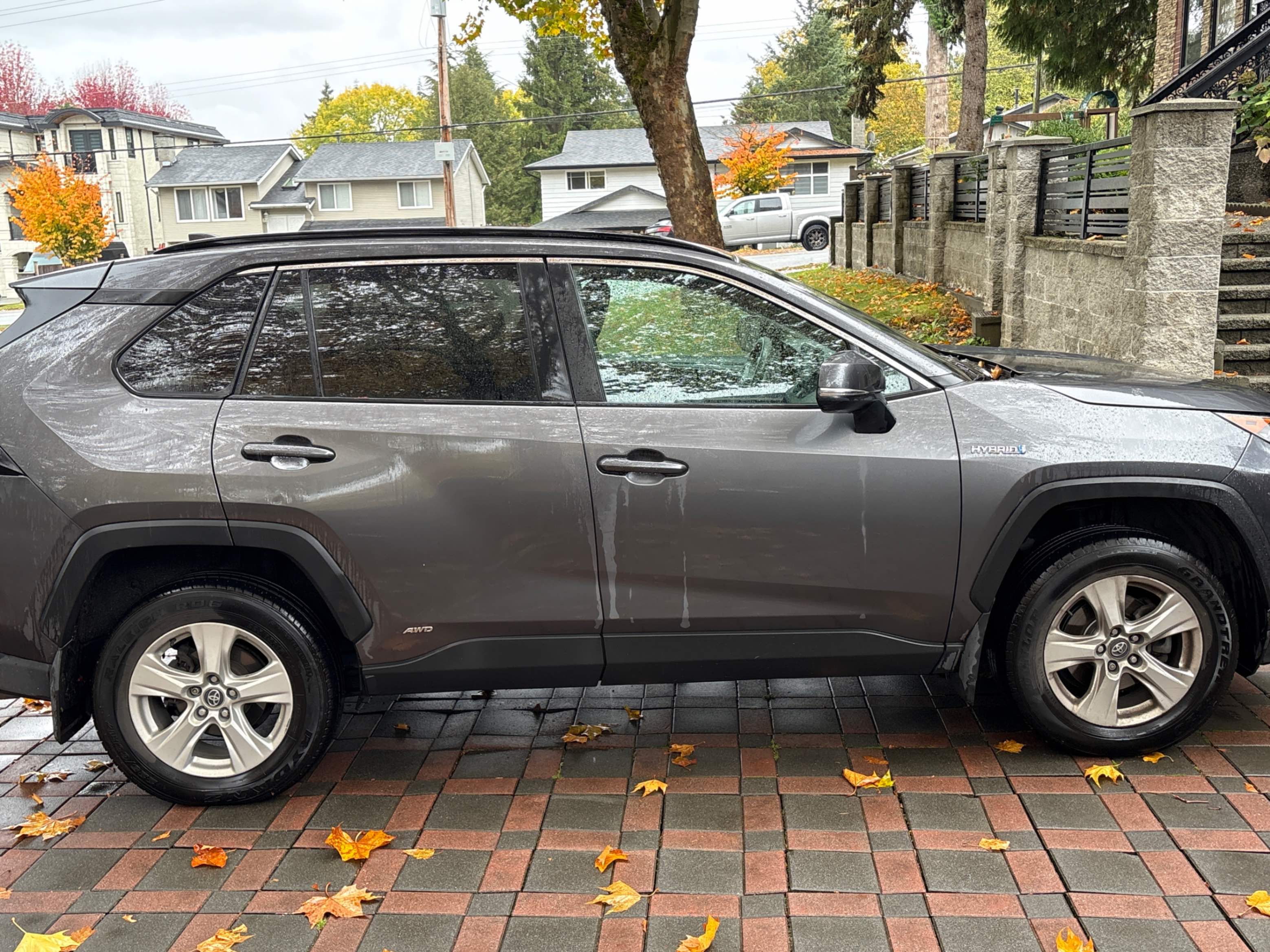 Снимка 3 от търг – 2019 TOYOTA RAV4 HYBRID LE с VIN 2T3BWRFV6KW017513