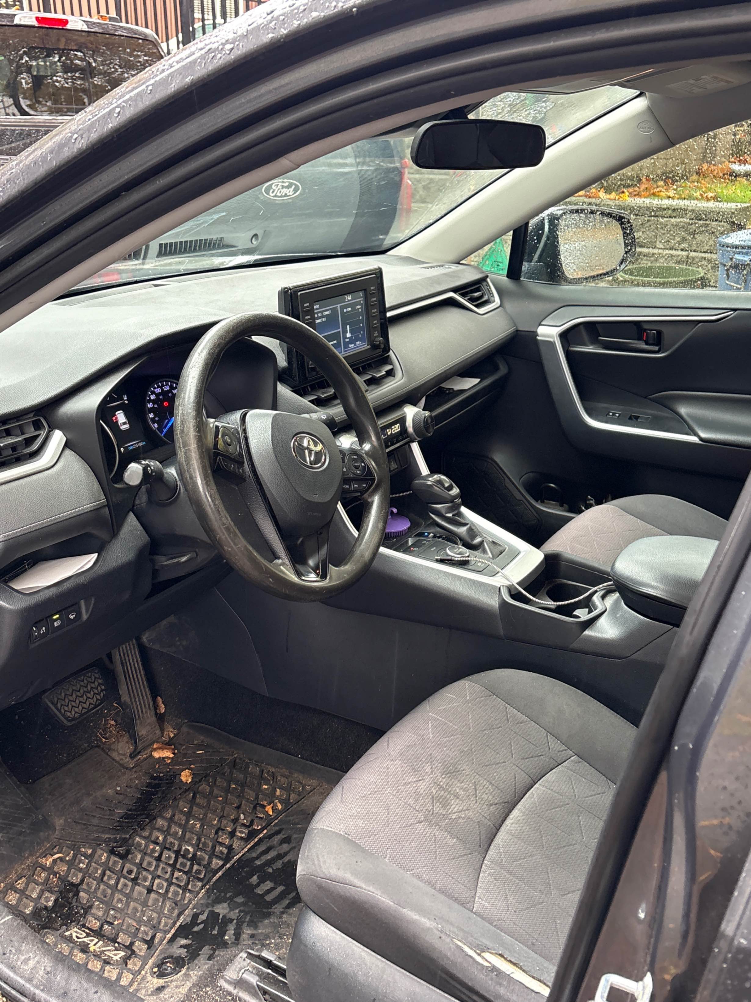 Снимка 5 от търг – 2019 TOYOTA RAV4 HYBRID LE с VIN 2T3BWRFV6KW017513