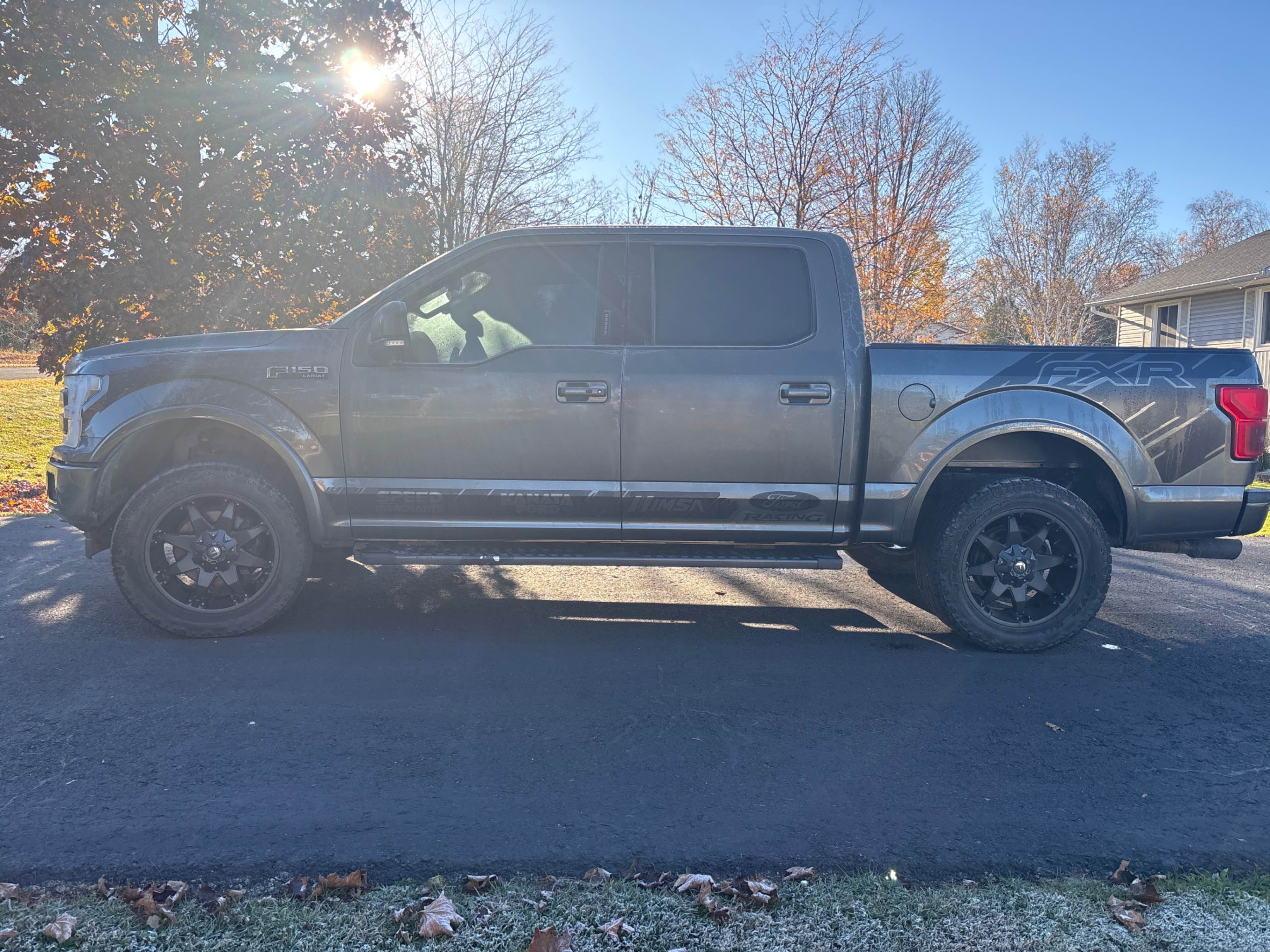 Снимка 2 от търг – 2018 FORD F-150 4WD SUPERCREW BOX с VIN 1FTEW1EG3JFB75339