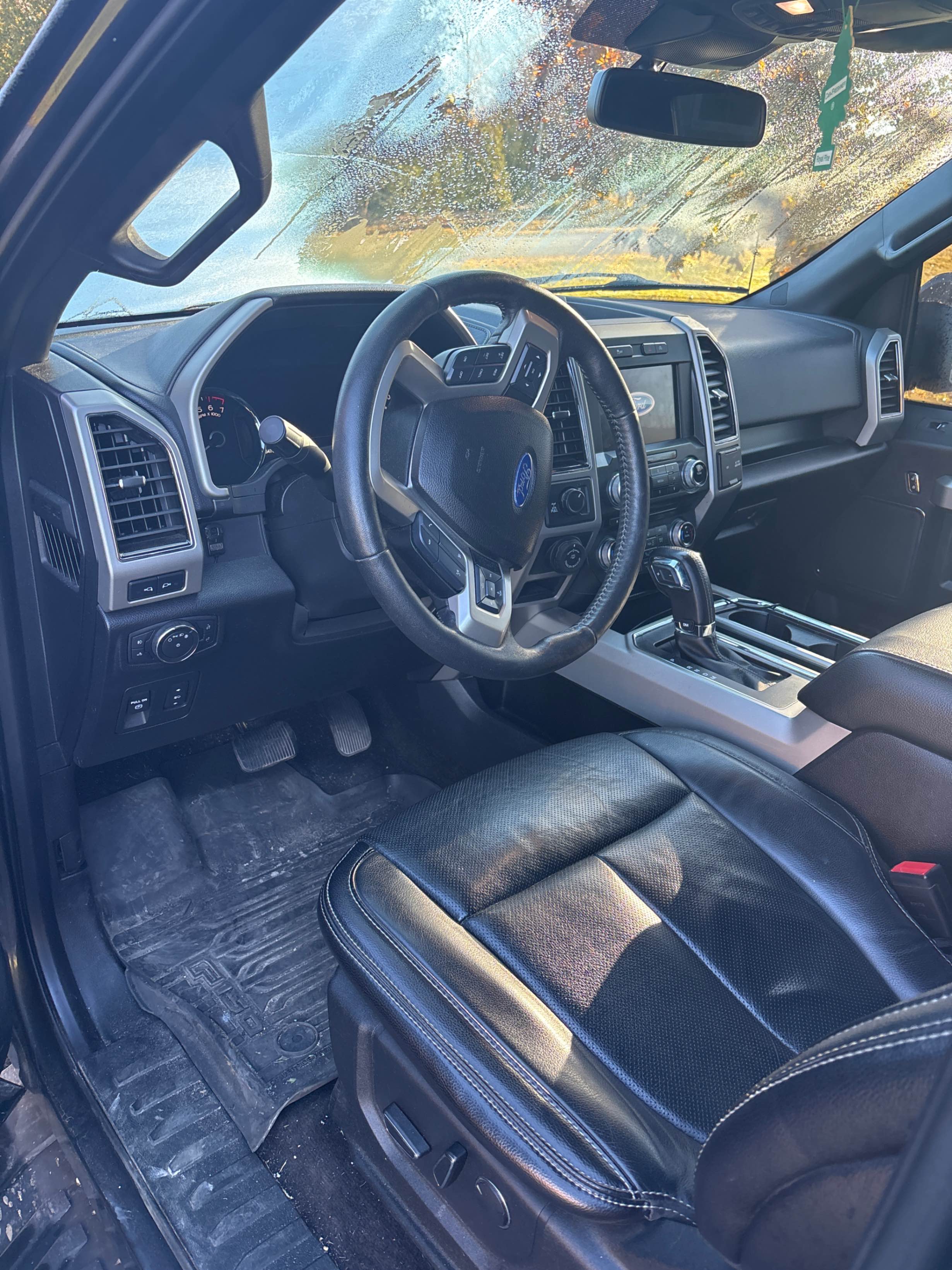 Снимка 5 от търг – 2018 FORD F-150 4WD SUPERCREW BOX с VIN 1FTEW1EG3JFB75339