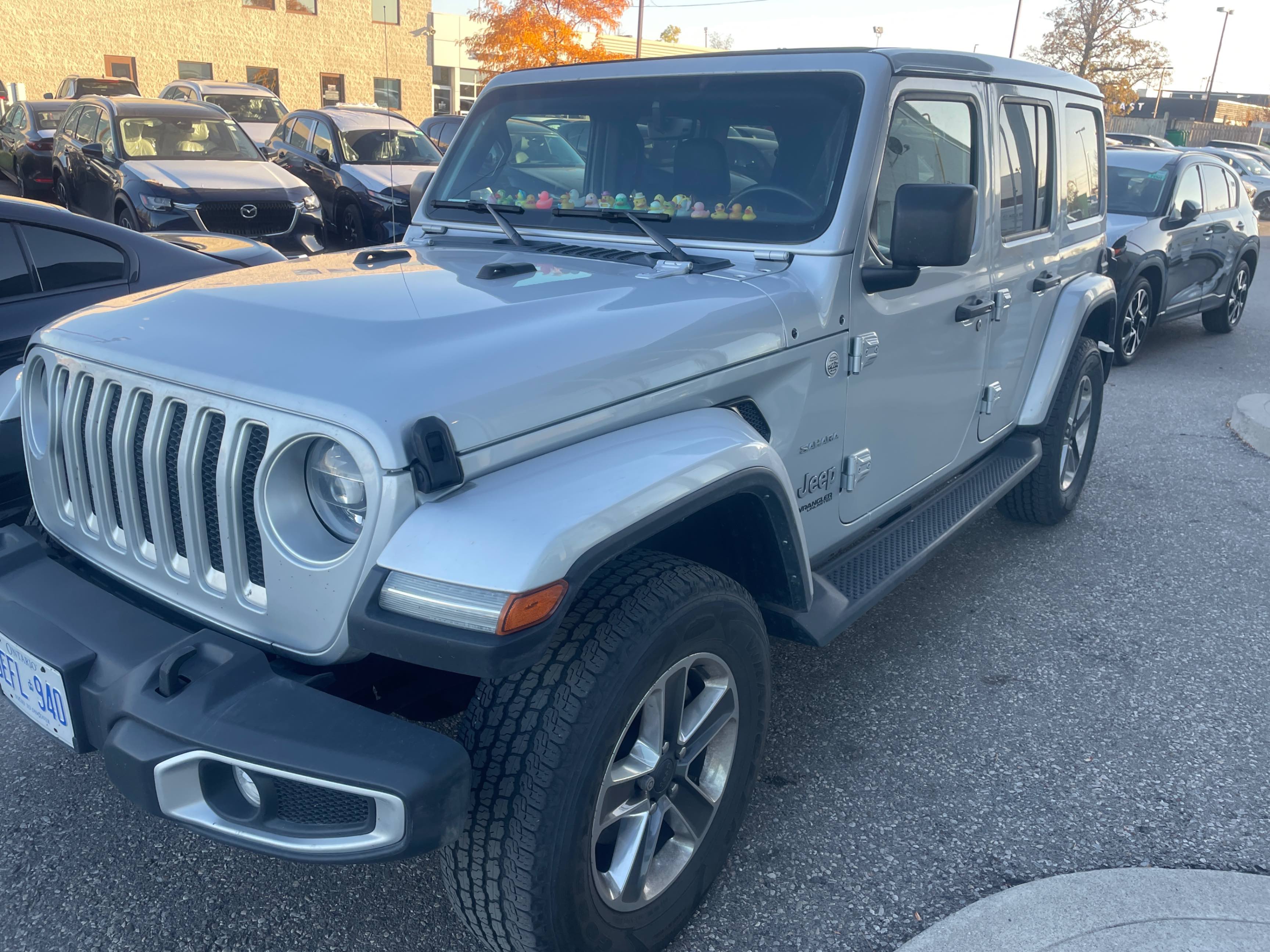 JEEP WRANGLER UNLIMITED SAHARA 2022 с VIN 1C4HJXEN1NW268928 - Снимка от търг