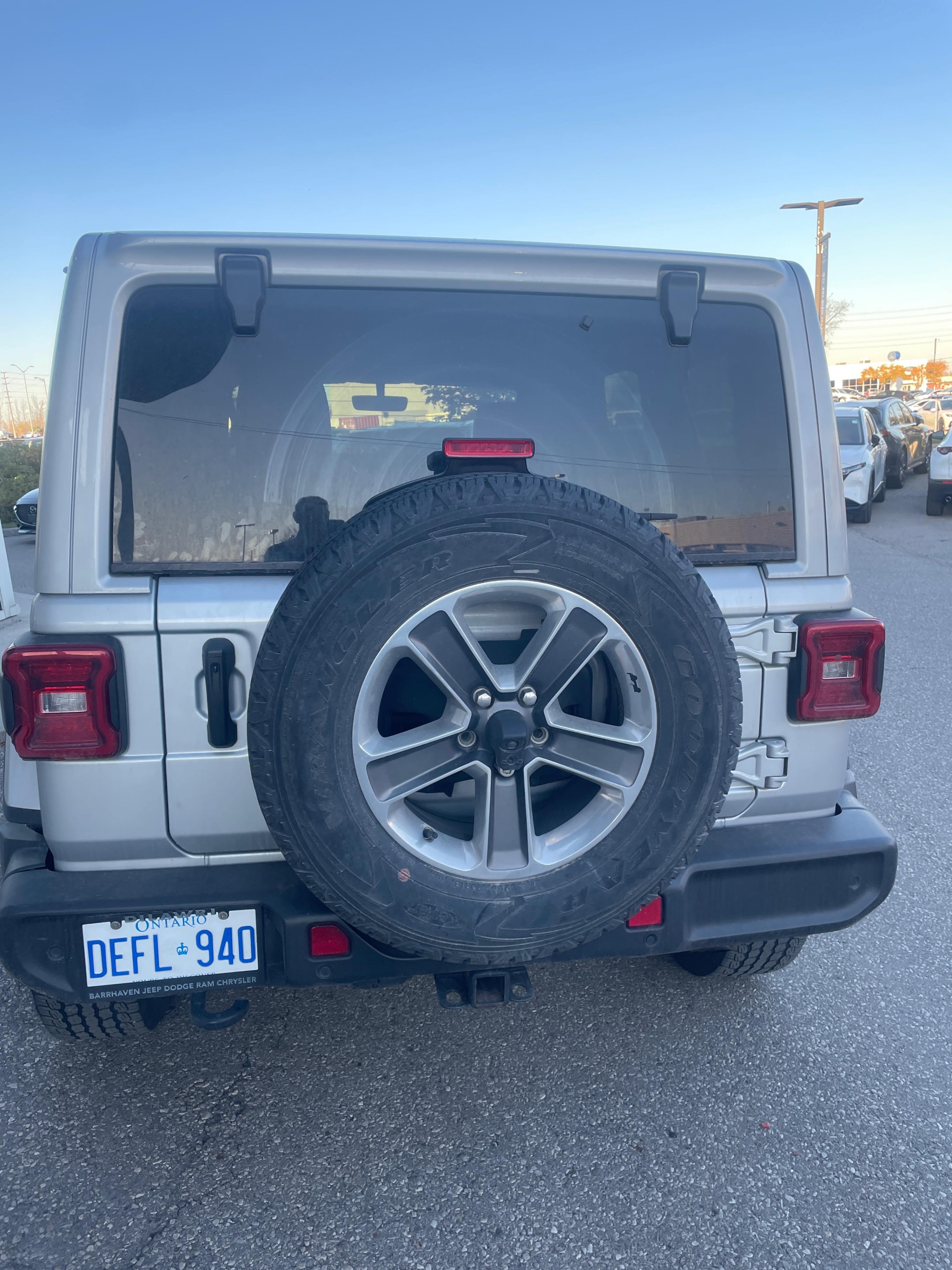 Снимка 4 от търг – 2022 JEEP WRANGLER UNLIMITED SAHARA с VIN 1C4HJXEN1NW268928
