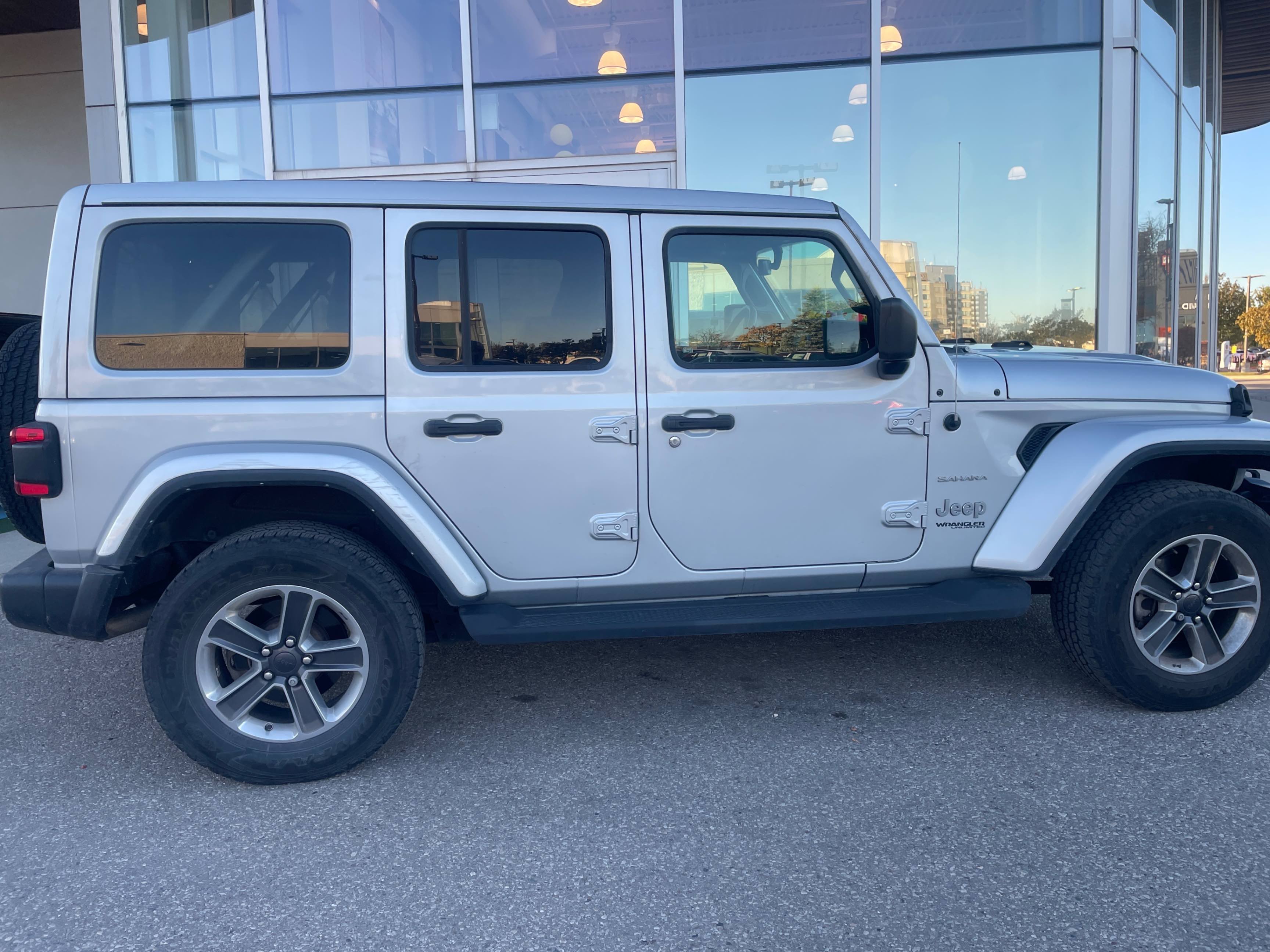 Снимка 3 от търг – 2022 JEEP WRANGLER UNLIMITED SAHARA с VIN 1C4HJXEN1NW268928