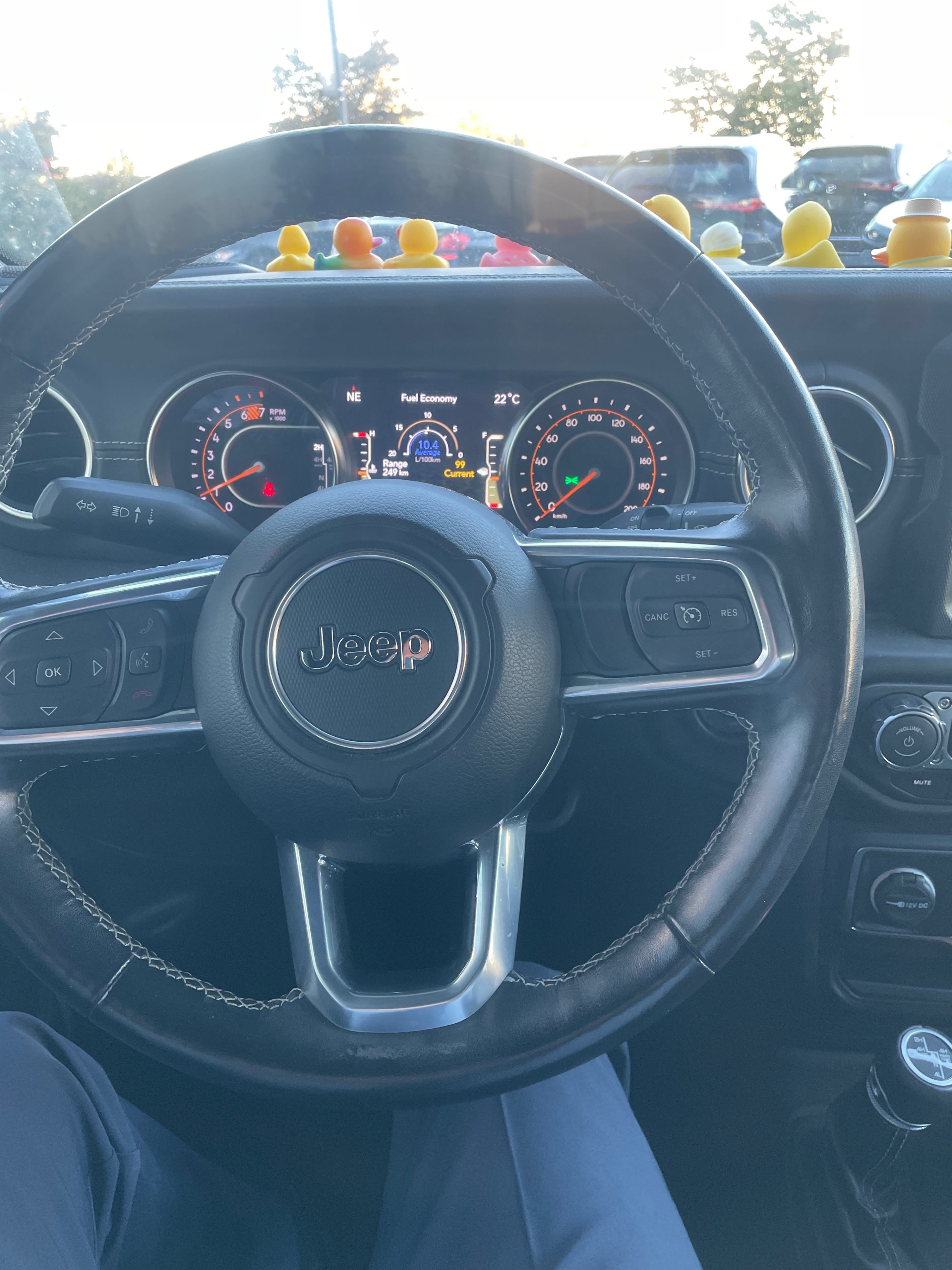 Снимка 5 от търг – 2022 JEEP WRANGLER UNLIMITED SAHARA с VIN 1C4HJXEN1NW268928