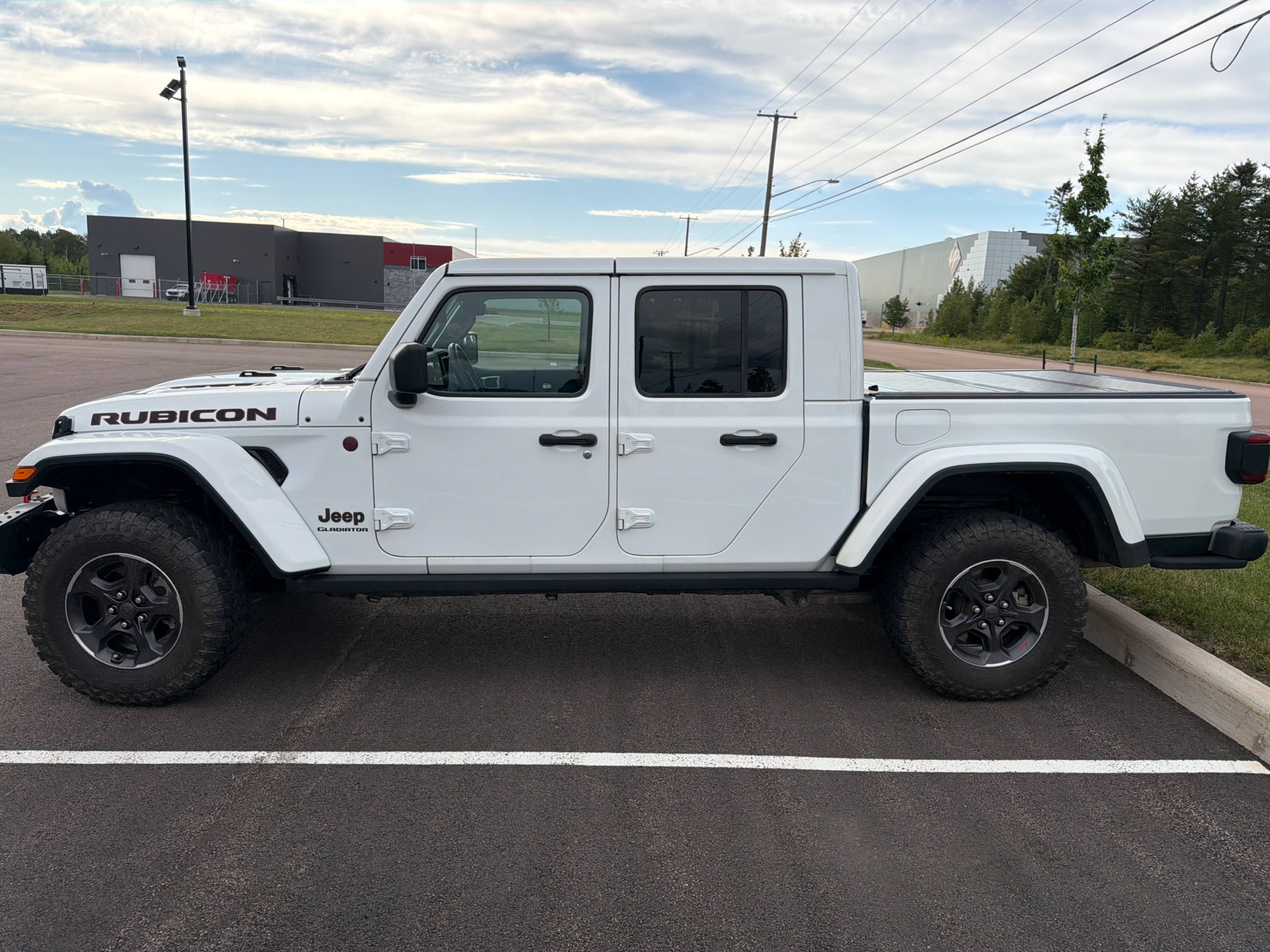 Снимка 2 от търг – 2023 JEEP GLADIATOR RUBICON с VIN 1C6JJTBG6PL550655