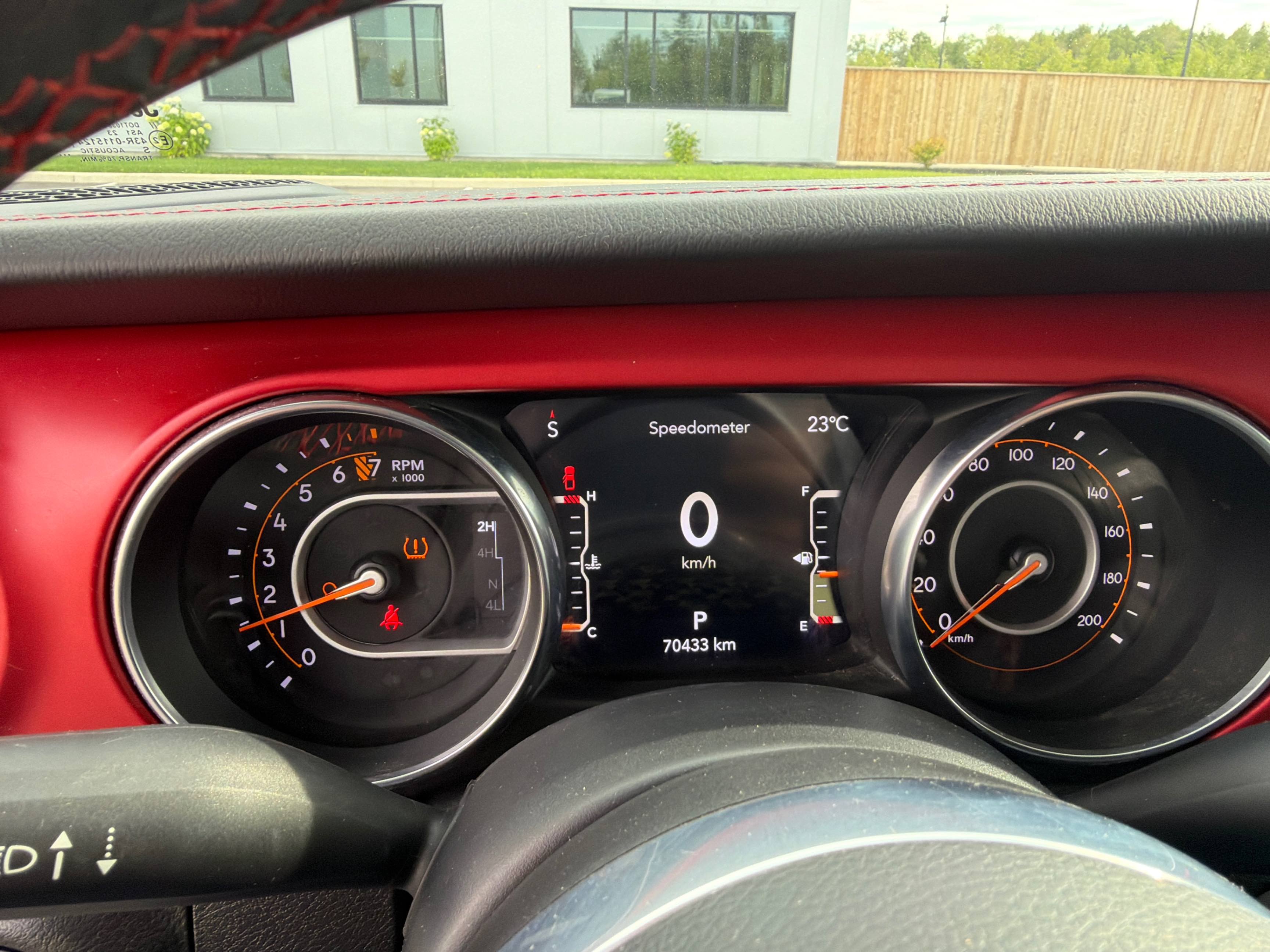 Снимка 8 от търг – 2023 JEEP GLADIATOR RUBICON с VIN 1C6JJTBG6PL550655