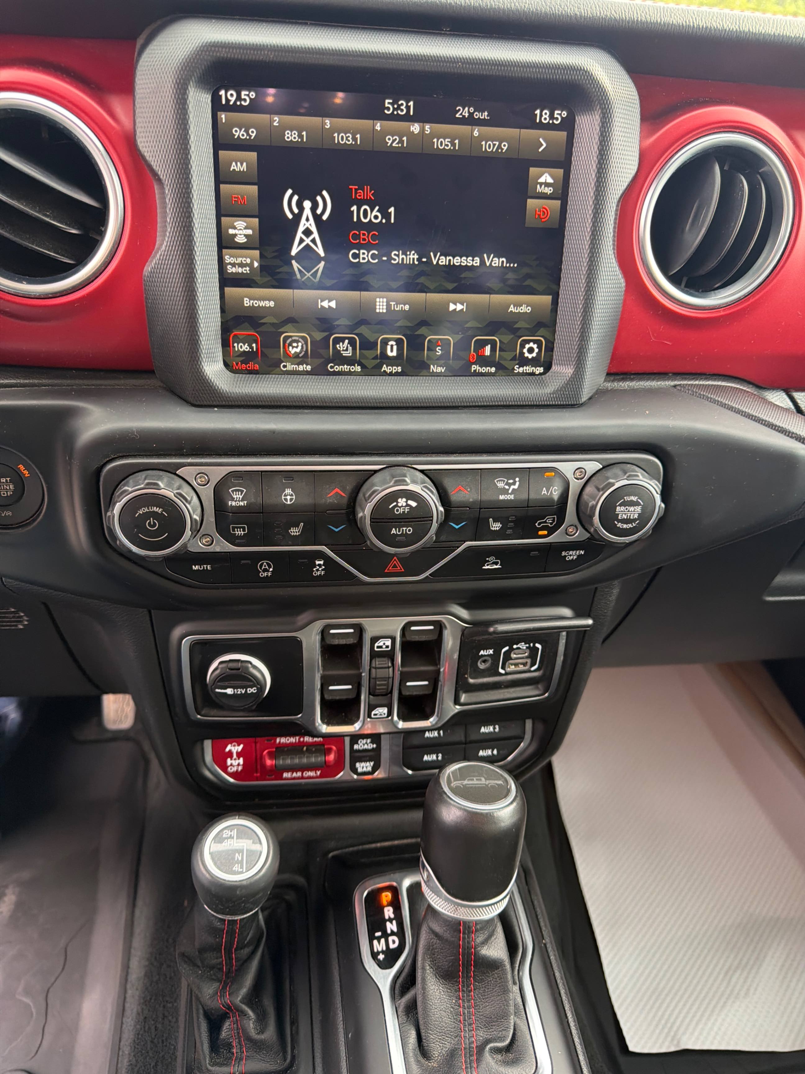 Снимка 9 от търг – 2023 JEEP GLADIATOR RUBICON с VIN 1C6JJTBG6PL550655