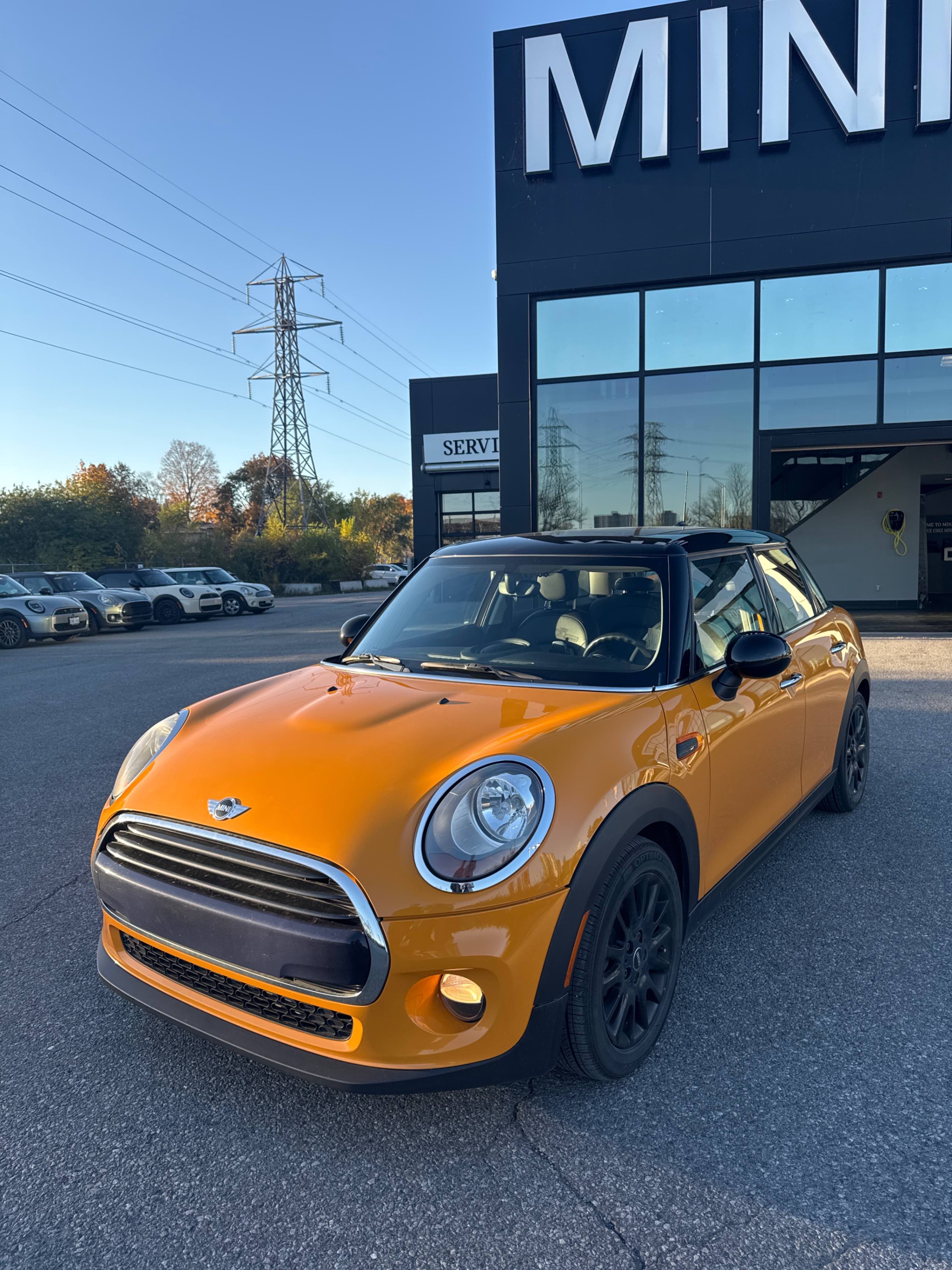MINI COOPER HARDTOP 5 DOOR 5DR HB 2016 с VIN WMWXU1C50G2D11281 - Снимка от търг