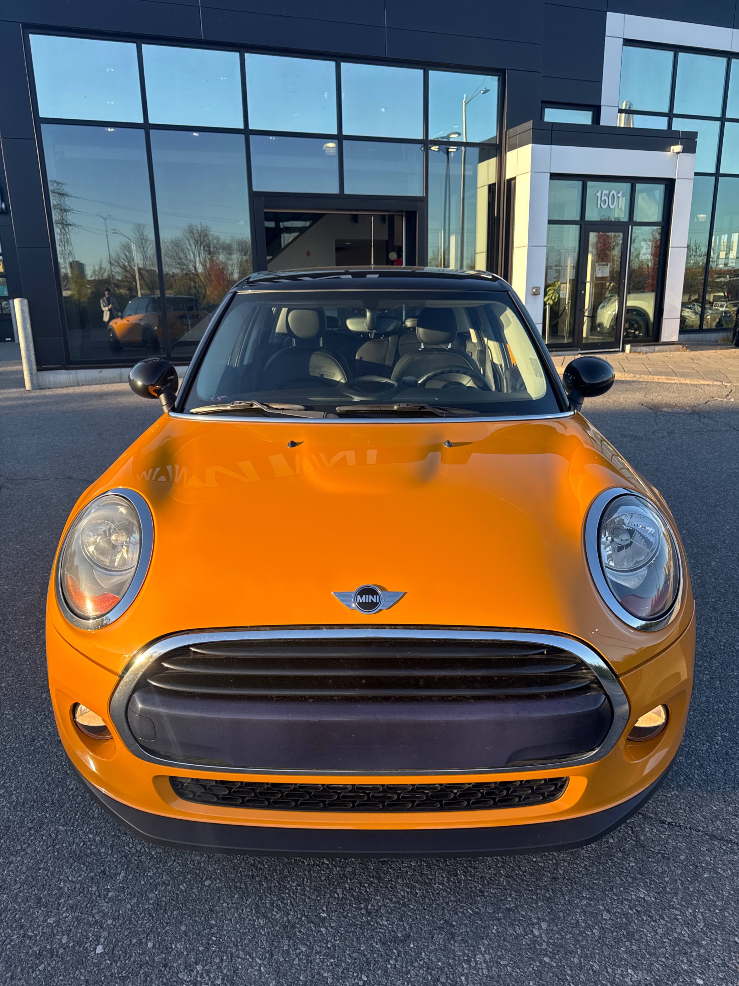 Снимка 6 от търг – 2016 MINI COOPER HARDTOP 5 DOOR 5DR HB с VIN WMWXU1C50G2D11281
