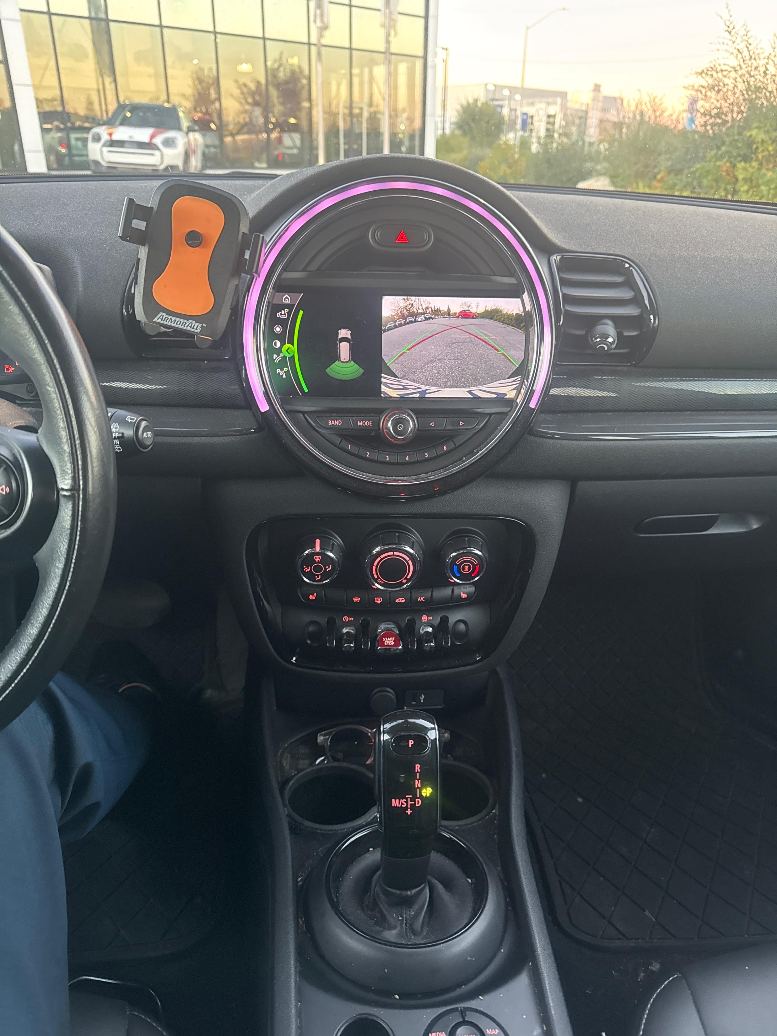 Снимка 9 от търг – 2020 MINI CLUBMAN COOPER с VIN WMWLV5C00L2M02307