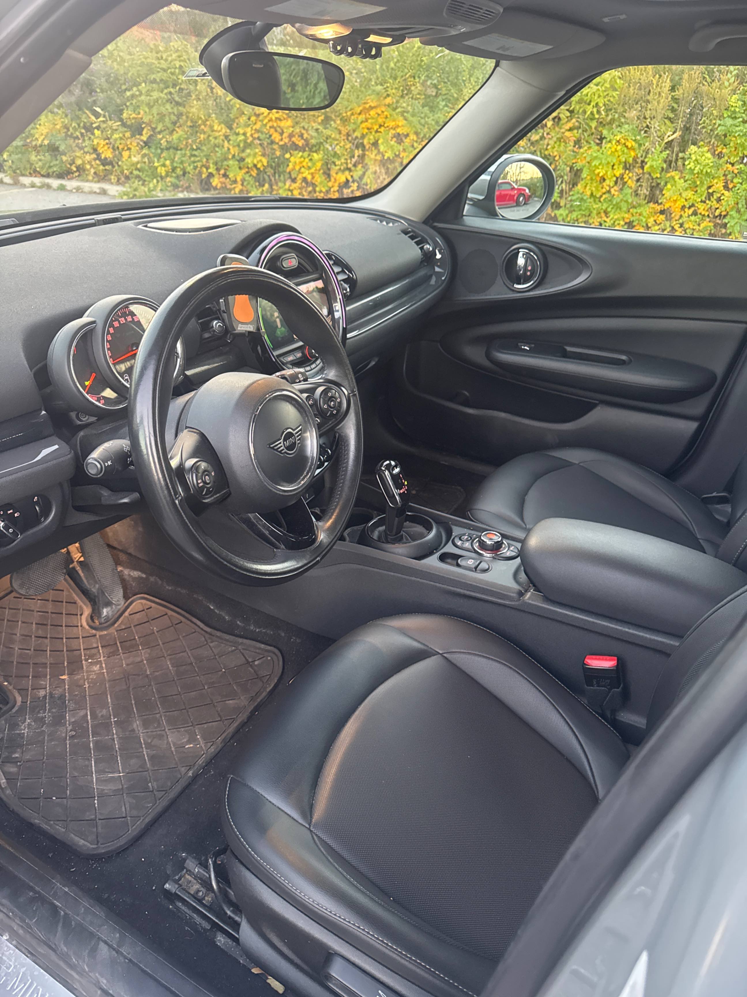 Снимка 5 от търг – 2020 MINI CLUBMAN COOPER с VIN WMWLV5C00L2M02307