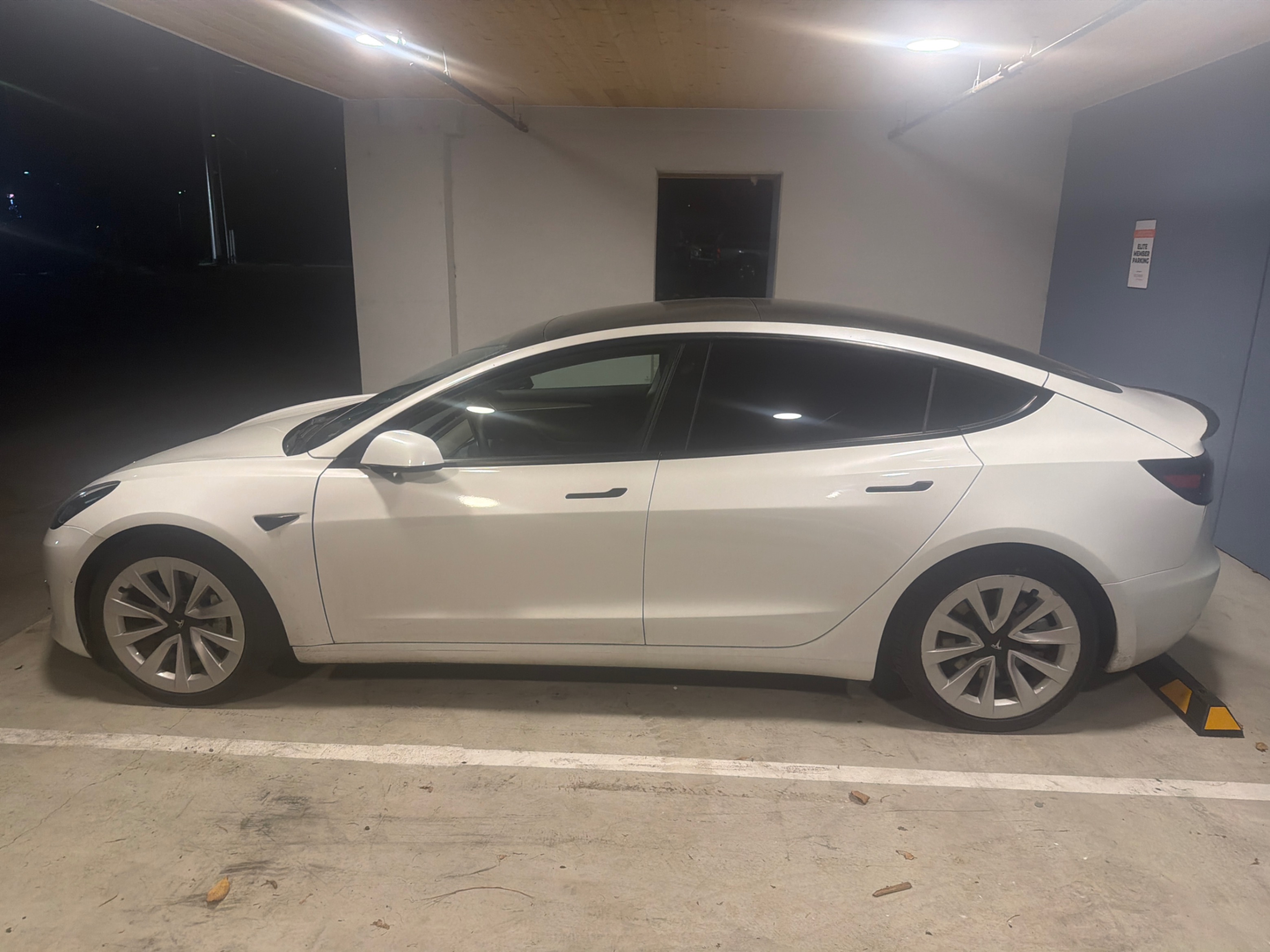 Снимка 2 от търг – 2021 TESLA MODEL 3 STANDARD RANGE с VIN 5YJ3E1EA6MF079302