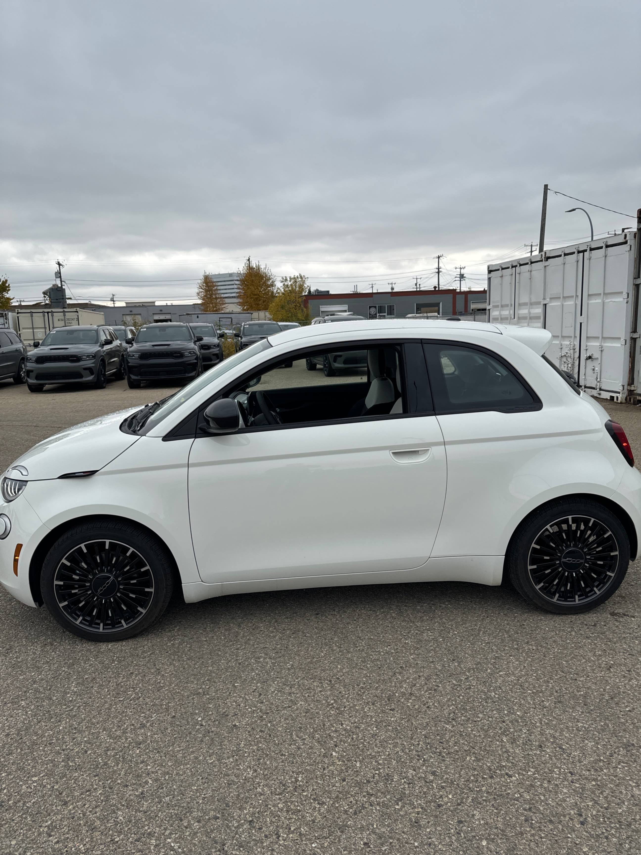Photo 2 from auction – 2026 FIAT 500E POP with VIN ZFAFFAB43TX271118