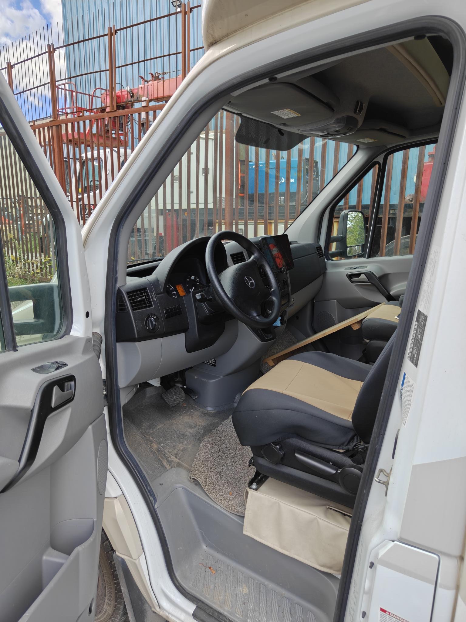 Снимка 5 от търг – 2016 MERCEDES-BENZ SPRINTER CHASSIS-CABS 2WD REG CAB V6 170" WB с VIN WDABF4CC4G9700178