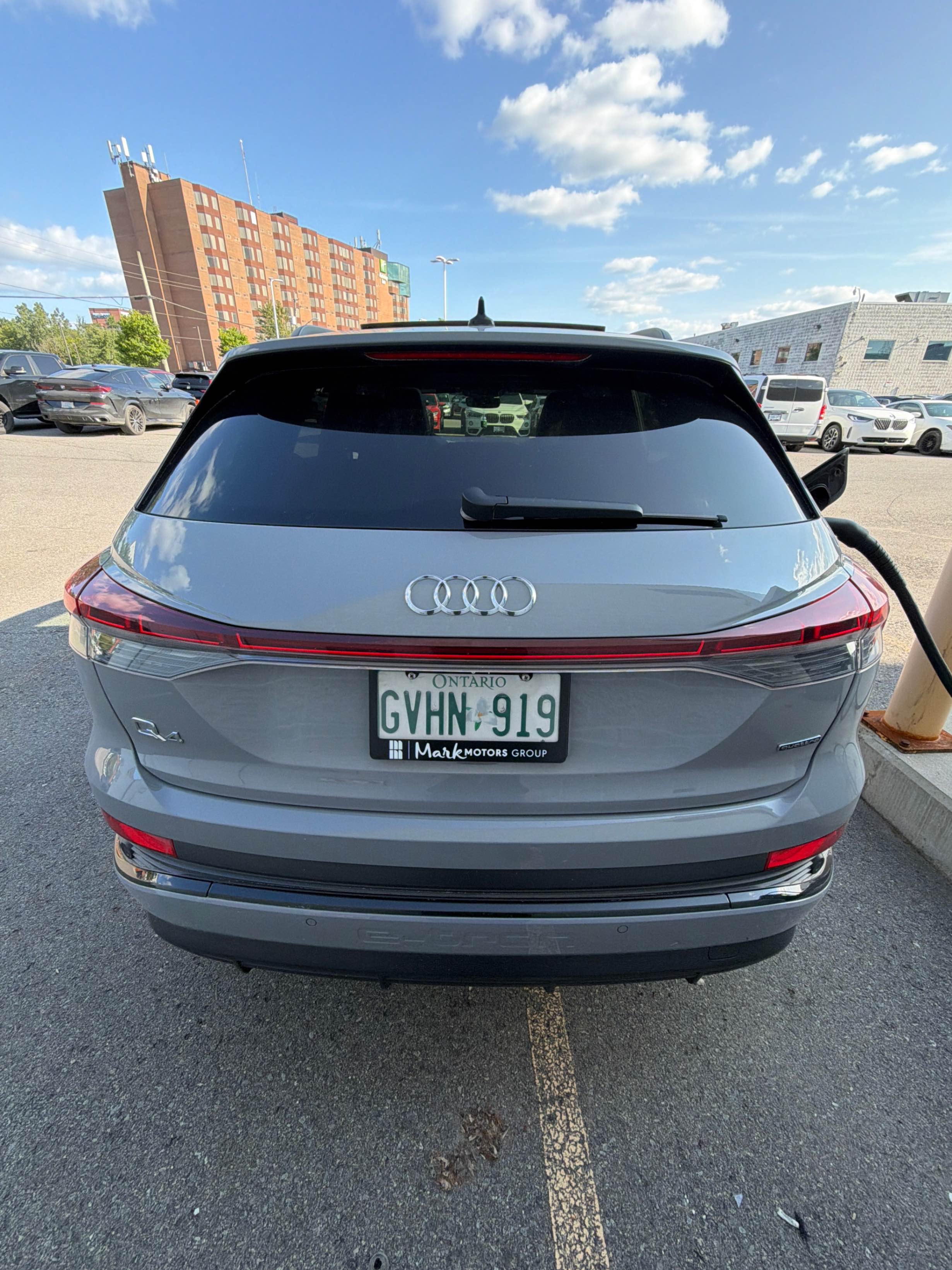Photo 4 from auction – 2022 AUDI Q4 E-TRON TECHNIK with VIN WA1M2AFZ3NP054330