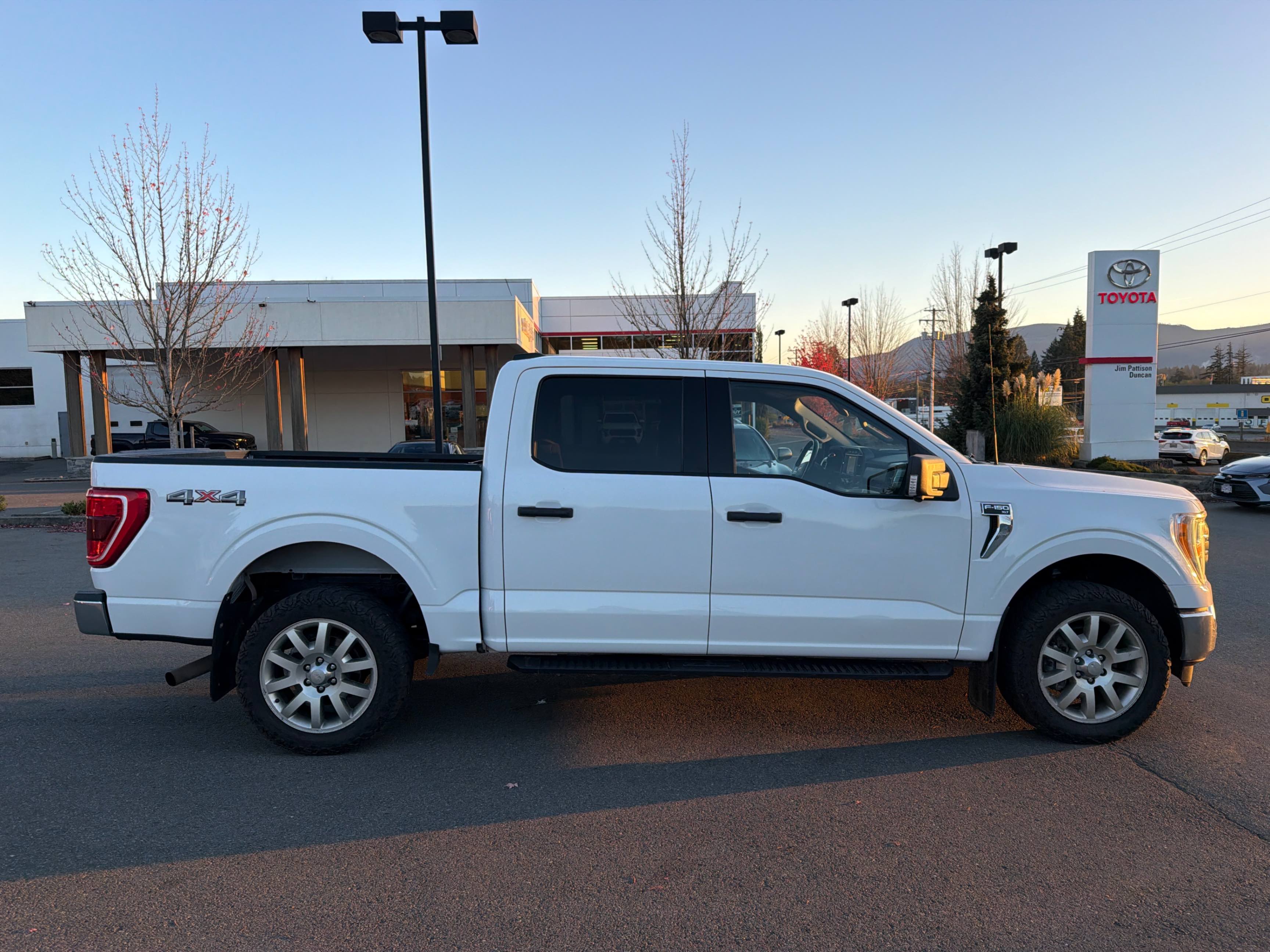 Снимка 3 от търг – 2021 FORD F-150 4WD SUPERCREW BOX с VIN 1FTFW1E85MFB55983