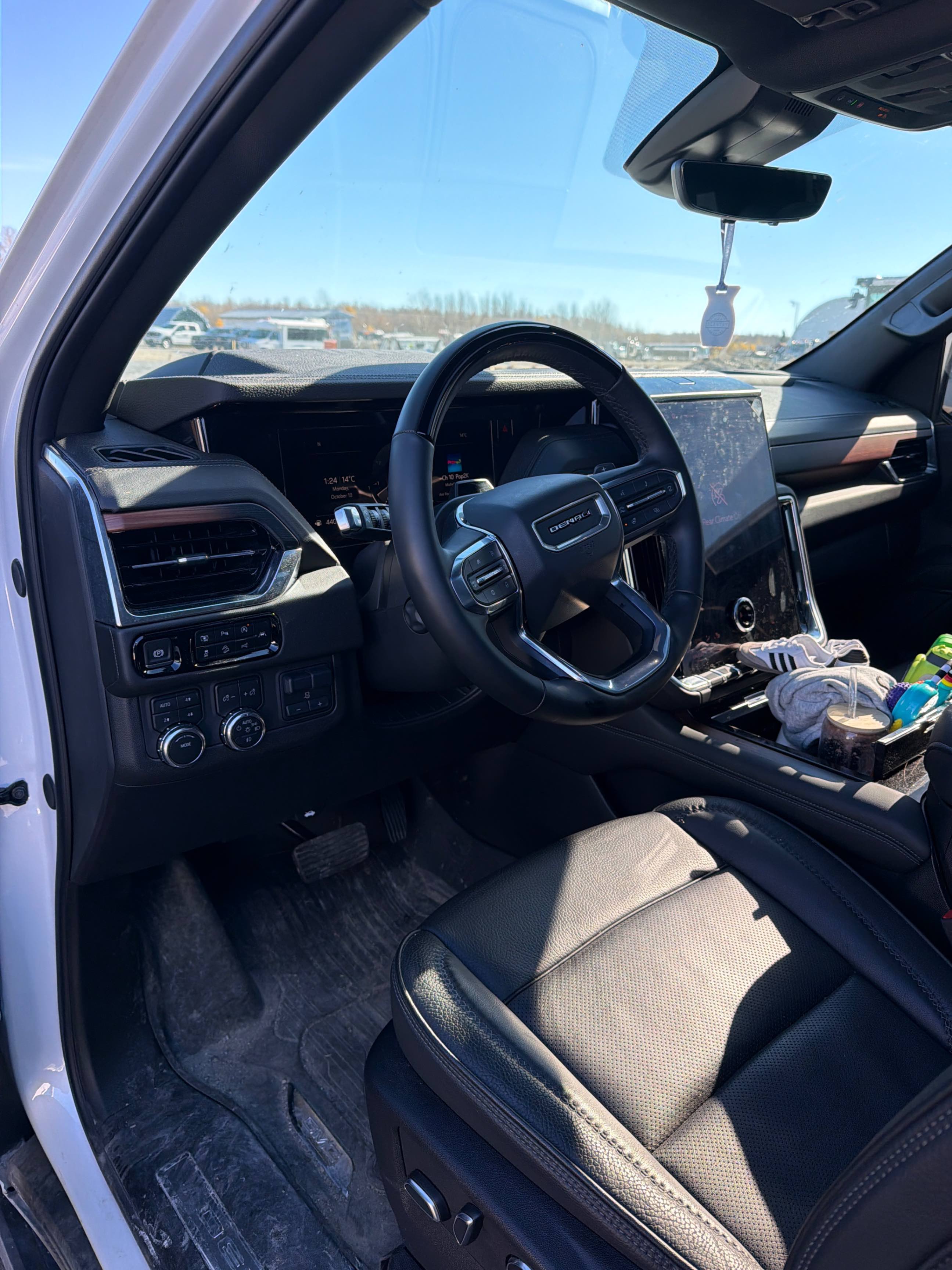 Снимка 5 от търг – 2025 GMC YUKON DENALI с VIN 1GKS2DRL9SR206833