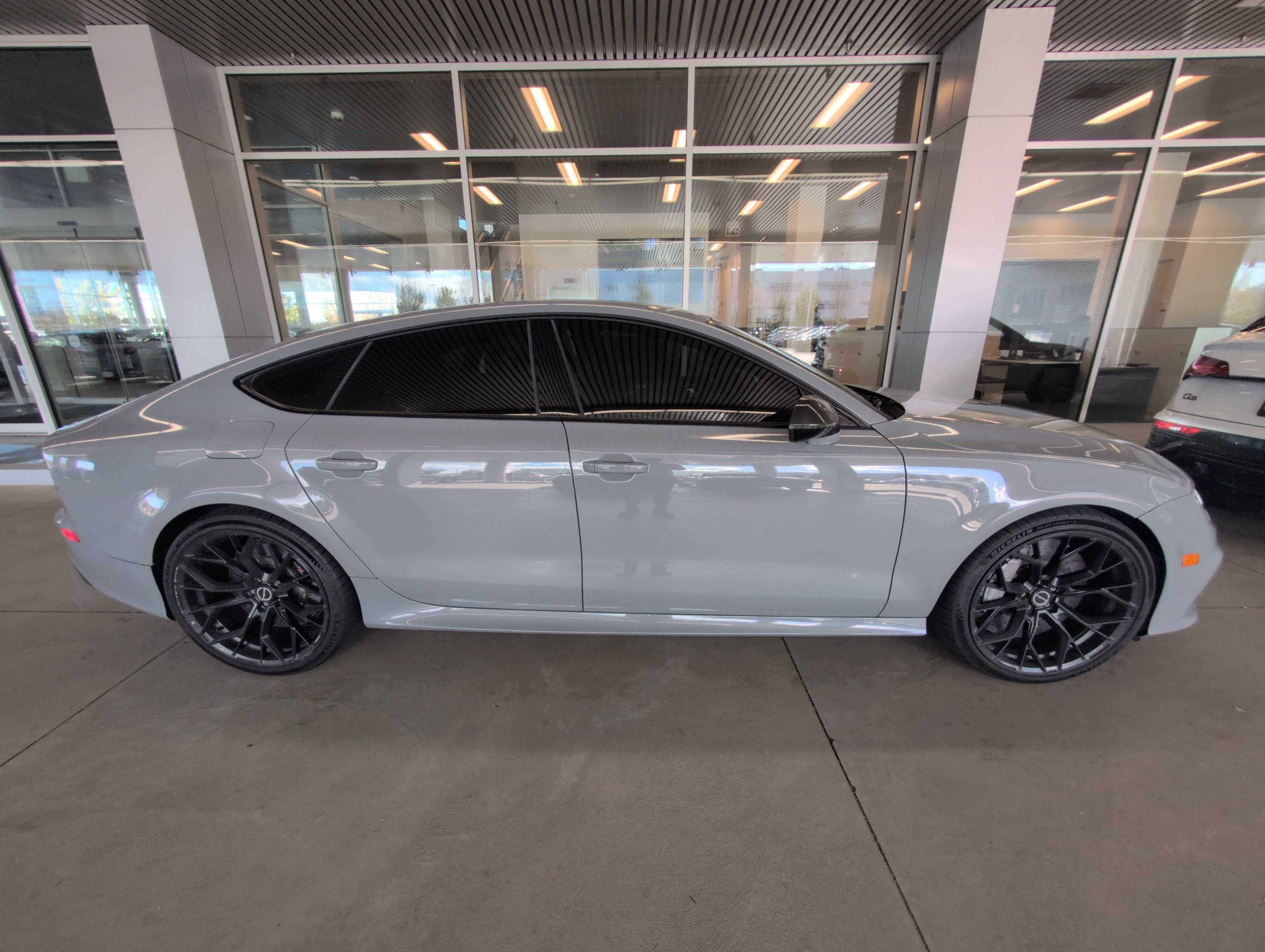 صورة رقم 5 من المزاد - 2017 AUDI RS 7 PERFORMANCE مع VIN WUAWRAFC6HN903892