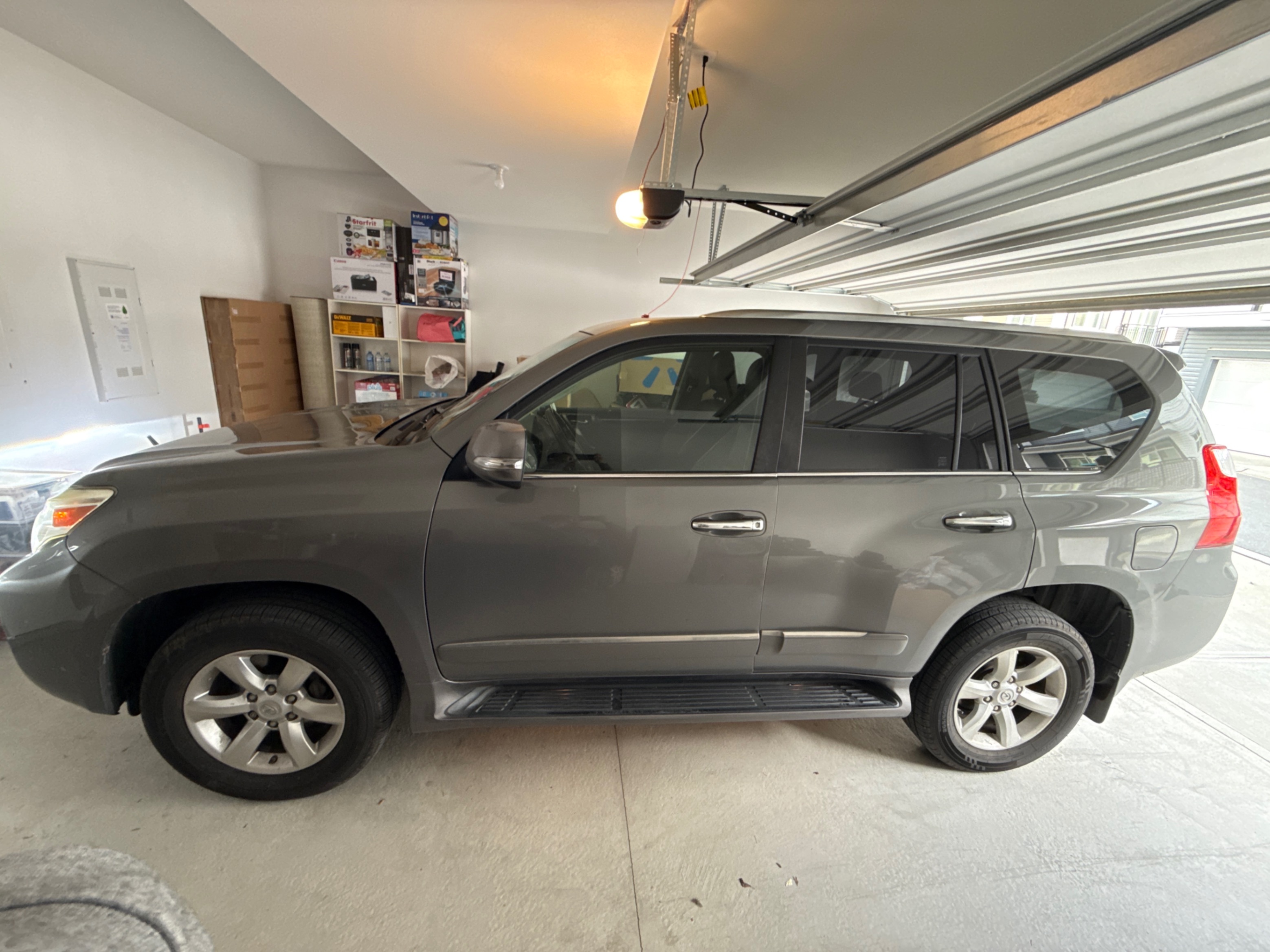 Photo 2 from auction – 2013 LEXUS GX 460 EXECUTIVE with VIN JTJBM7FX5D5060131