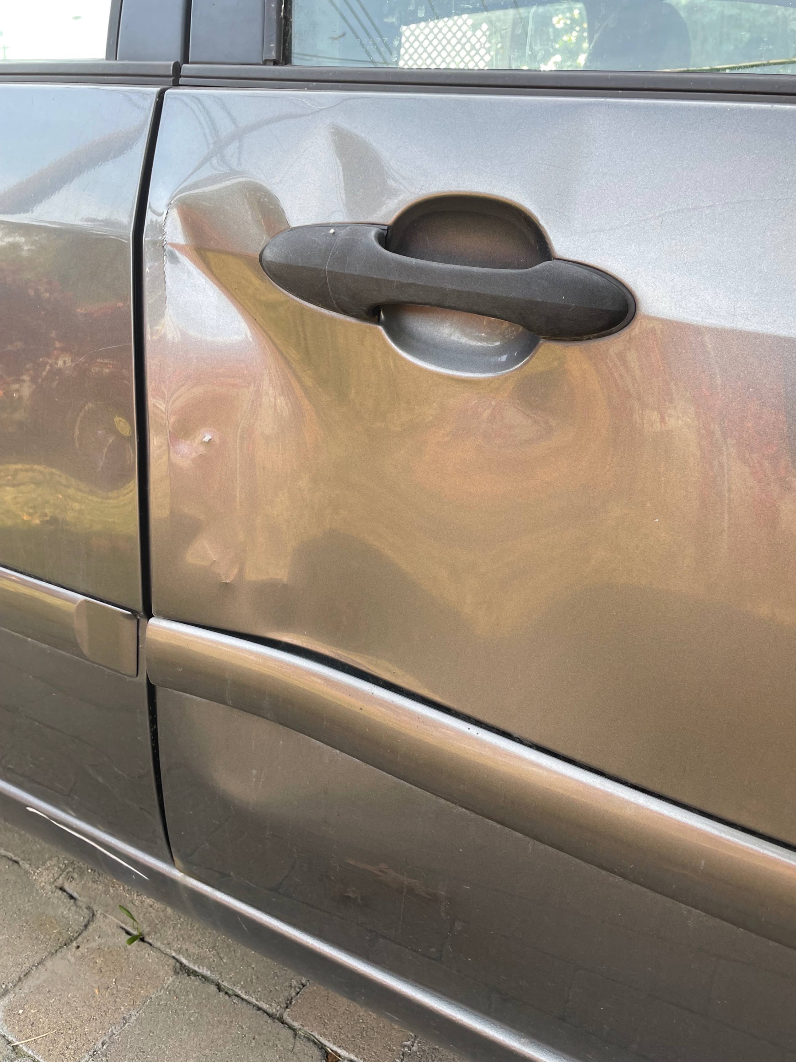 Photo 12 from auction – 2003 FORD FOCUS ZTS with VIN 1FAFP38323W208152