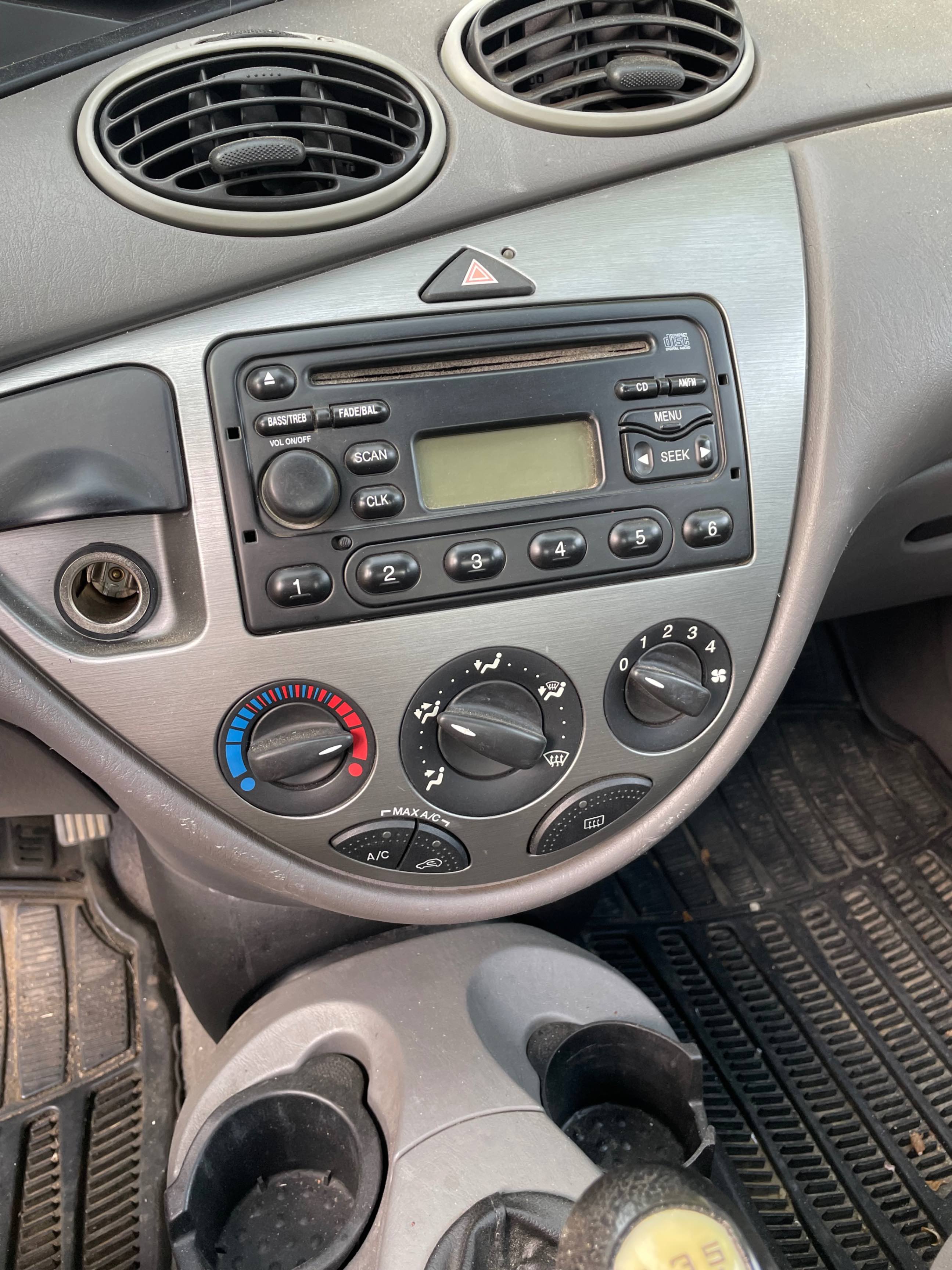 Photo 9 from auction – 2003 FORD FOCUS ZTS with VIN 1FAFP38323W208152