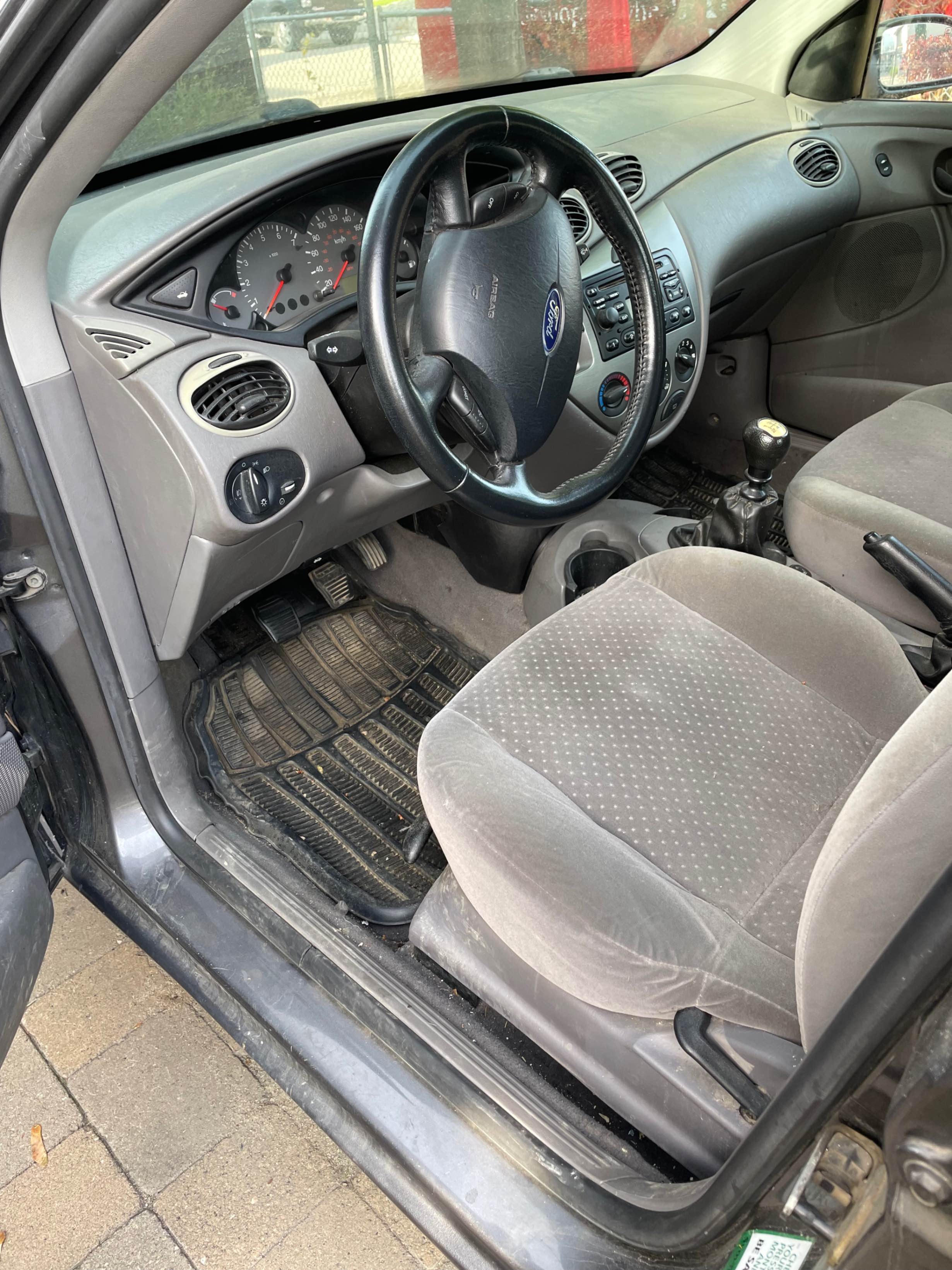 Photo 5 from auction – 2003 FORD FOCUS ZTS with VIN 1FAFP38323W208152