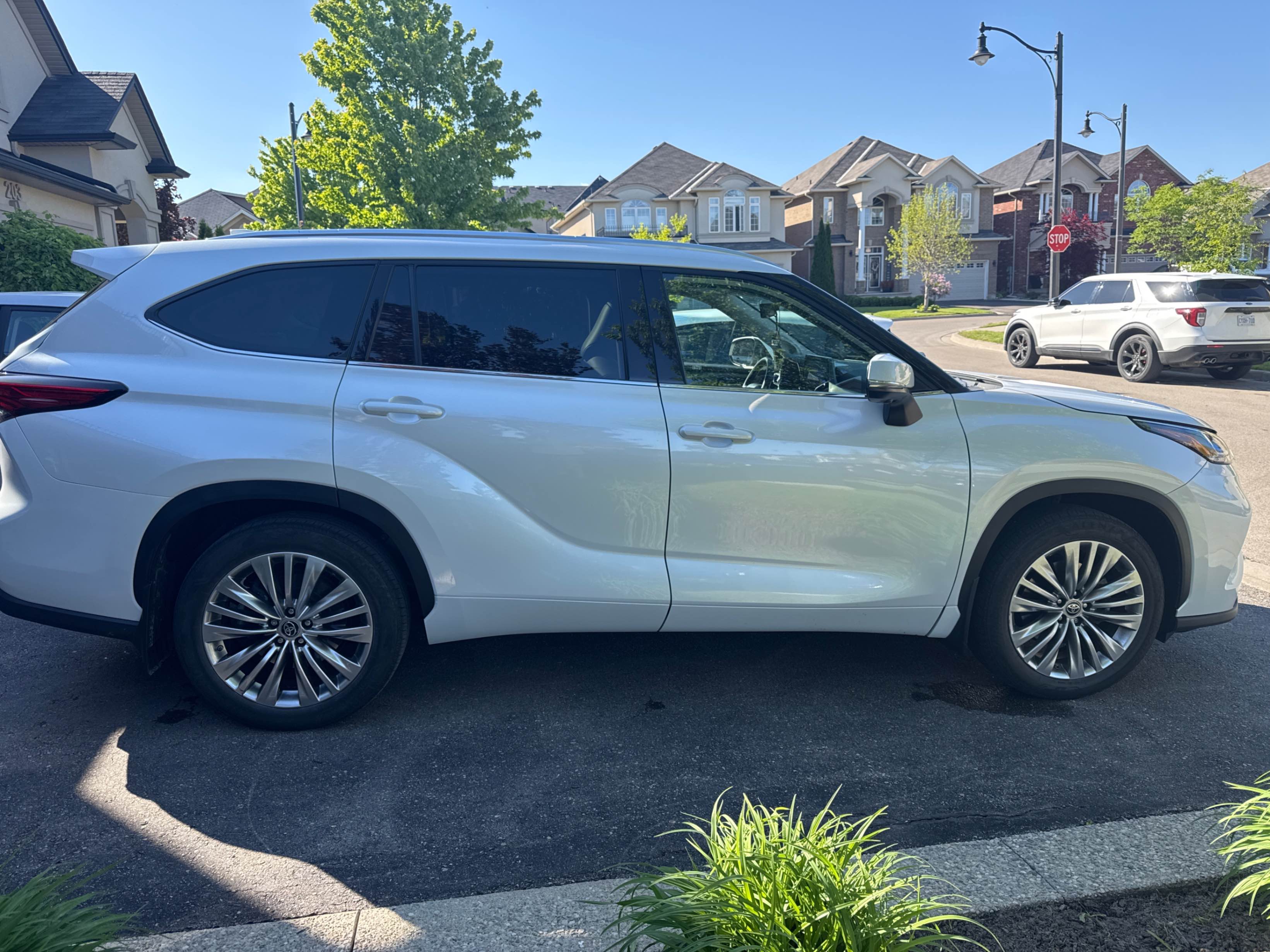Снимка 3 от търг – 2023 TOYOTA HIGHLANDER AWD с VIN 5TDKDRBH8PS032822