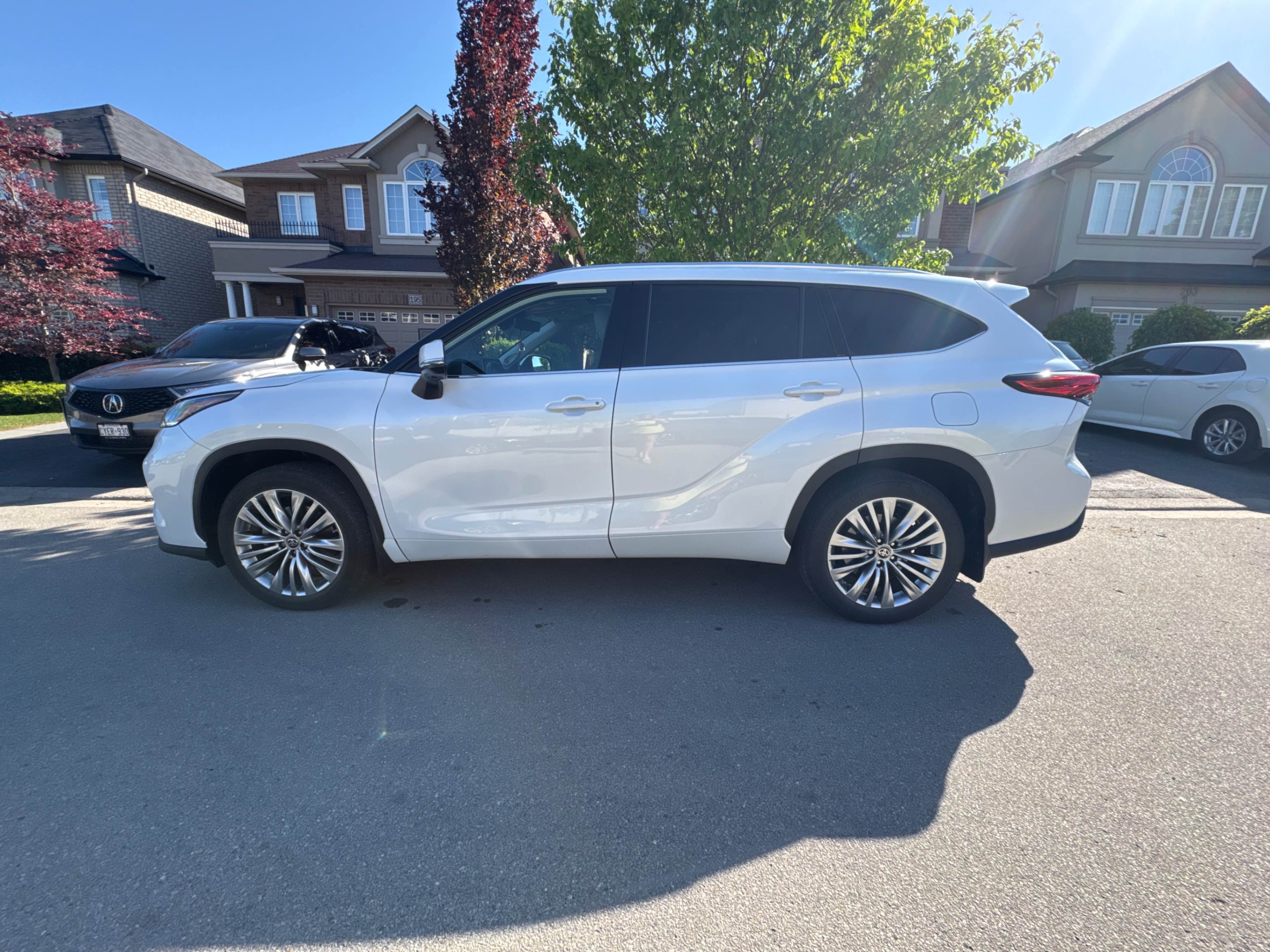 Снимка 2 от търг – 2023 TOYOTA HIGHLANDER AWD с VIN 5TDKDRBH8PS032822
