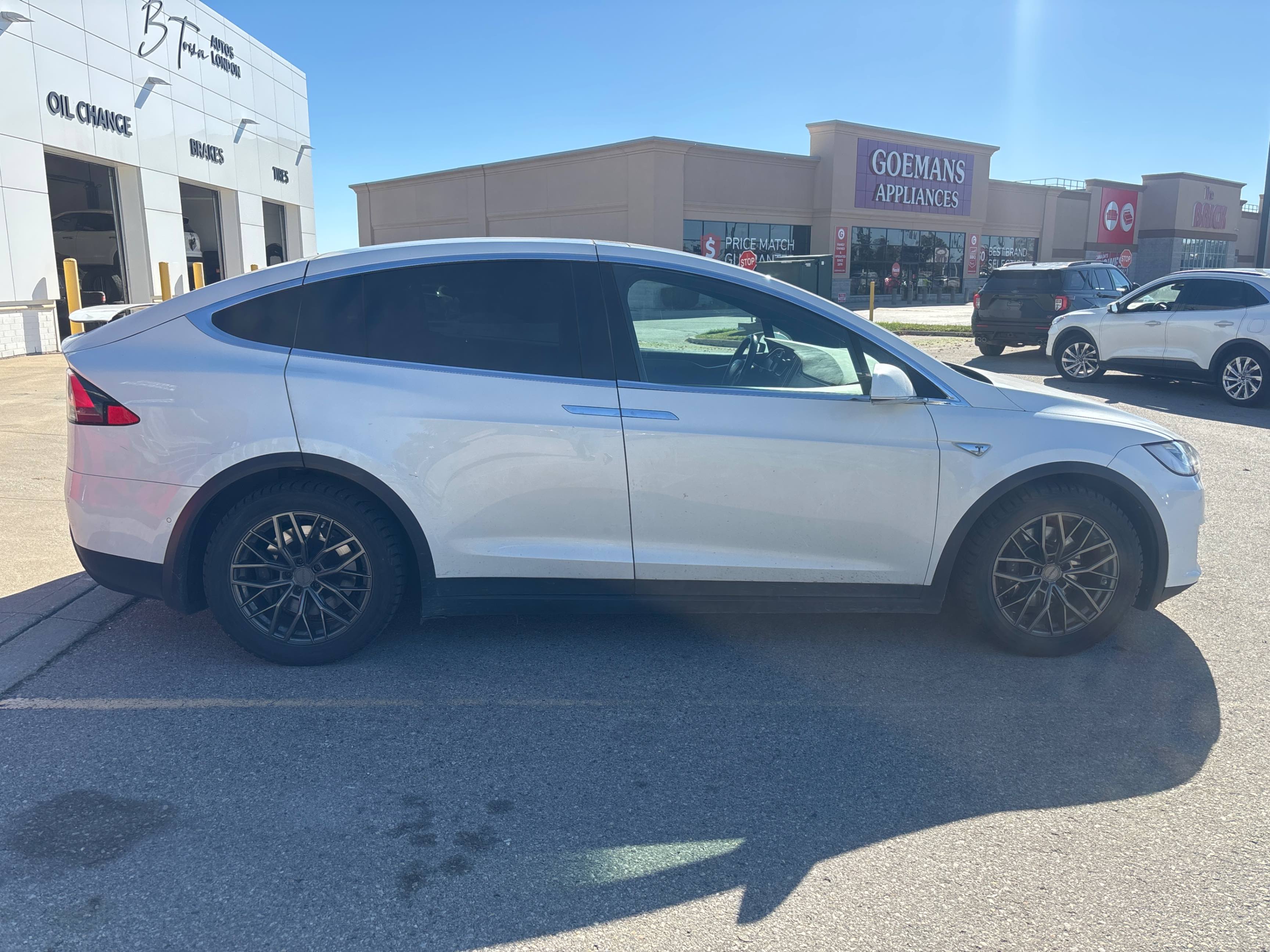 Photo 3 from auction – 2016 TESLA MODEL X 90D with VIN 5YJXCAE21GF012370