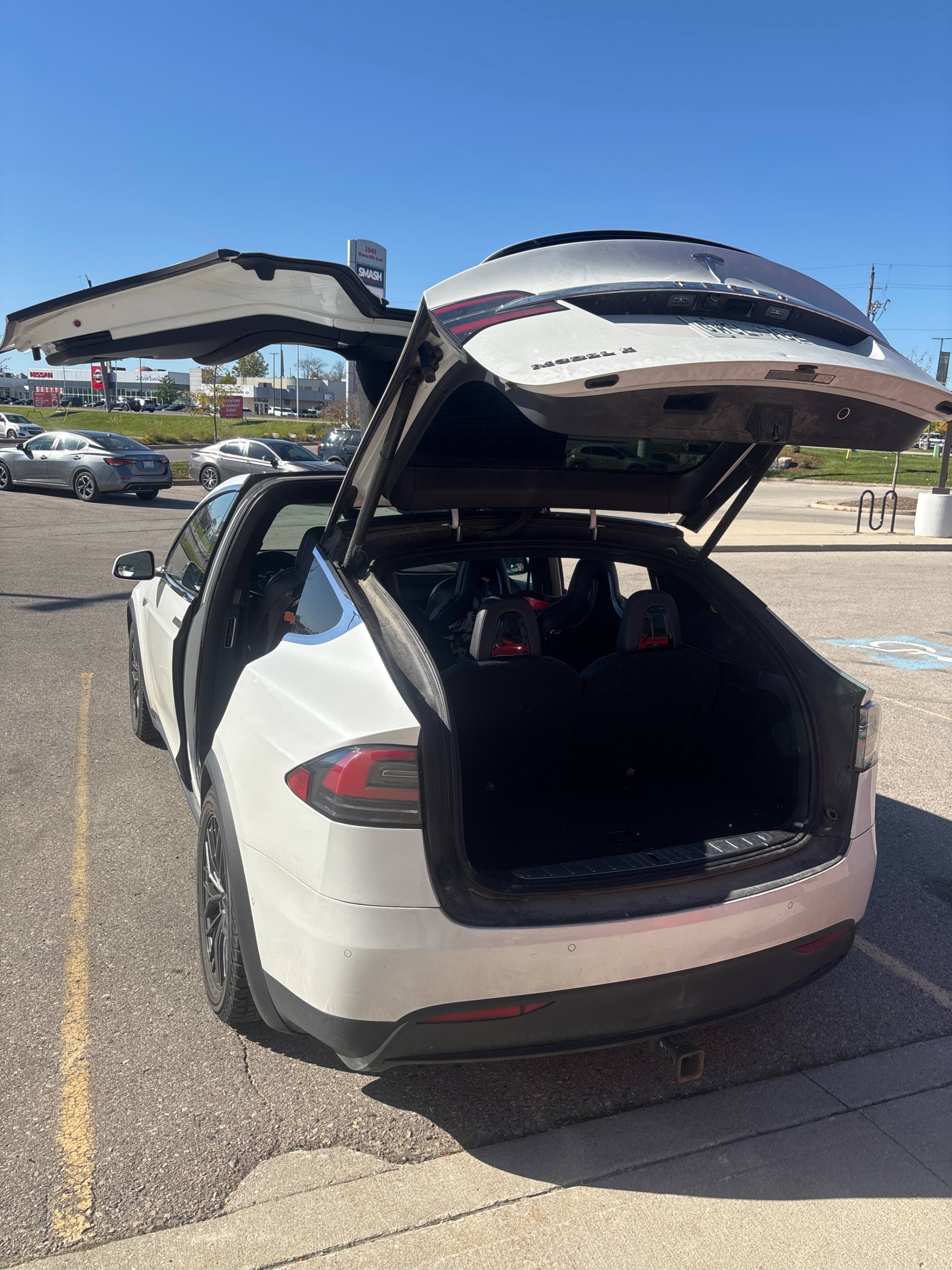 Photo 11 from auction – 2016 TESLA MODEL X 90D with VIN 5YJXCAE21GF012370